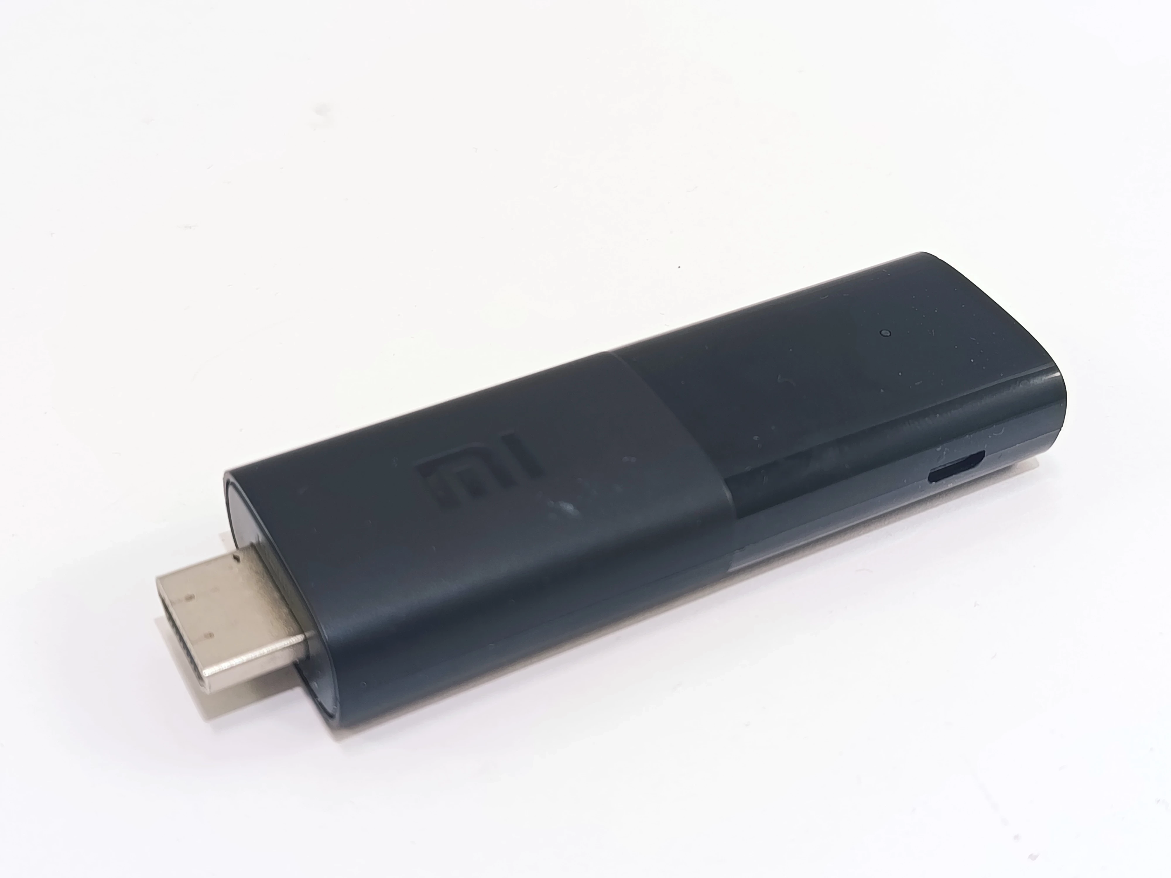 odtwarzacz-multimedialny-xiaomi-tv-stick-model-odtwarzacz-google-tv-do-starego-telewizora-smart