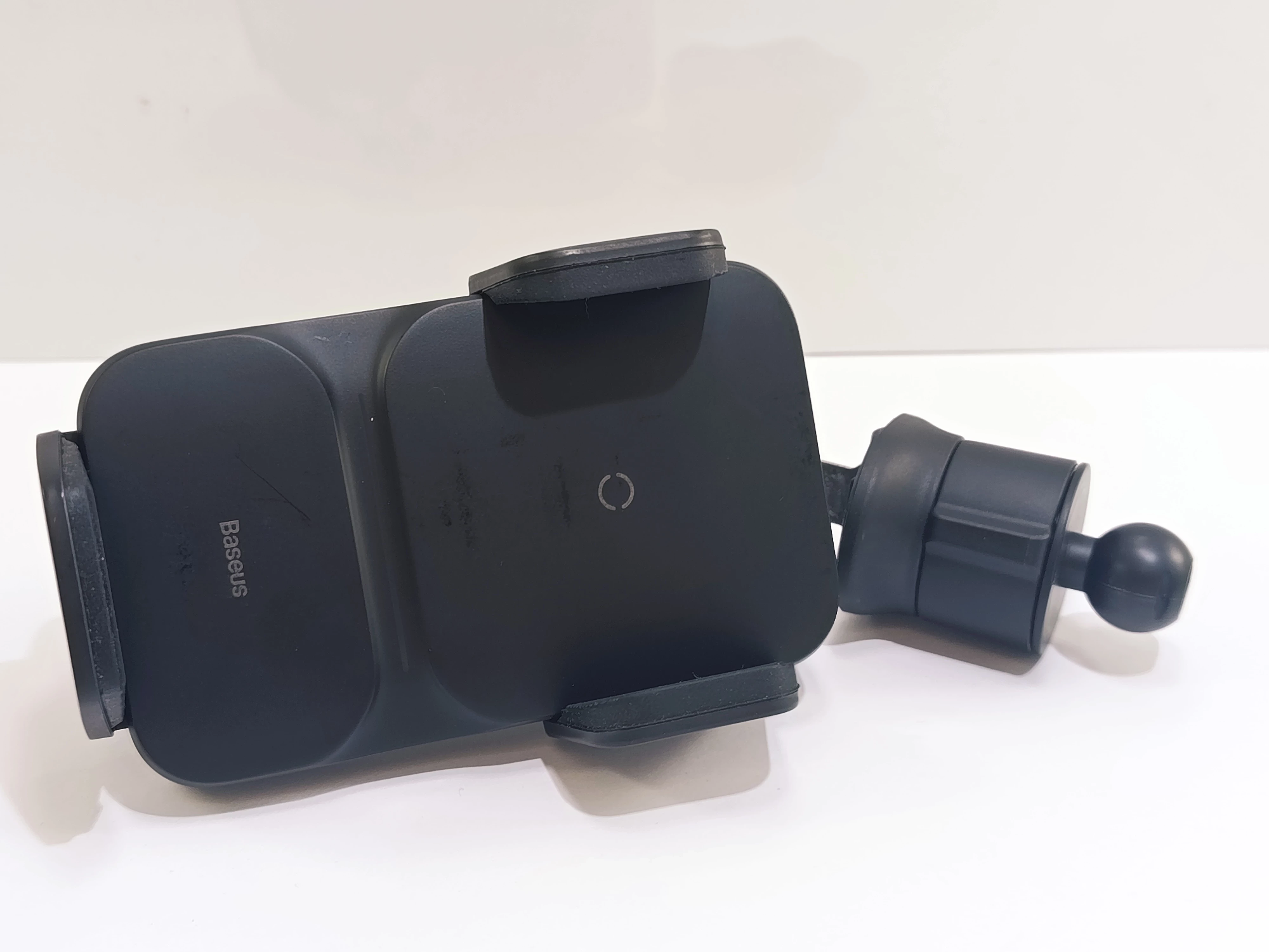 uchwyt-na-telefon-do-kratki-wentylacyjnej-baseus-marka-248811-950017