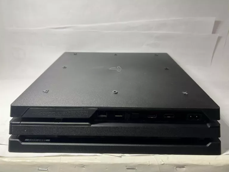 konsola-ps4-pro-1tb2xpad3xgraokablowanie-liczba-kontrolerow-w-zestawie-205994-225550