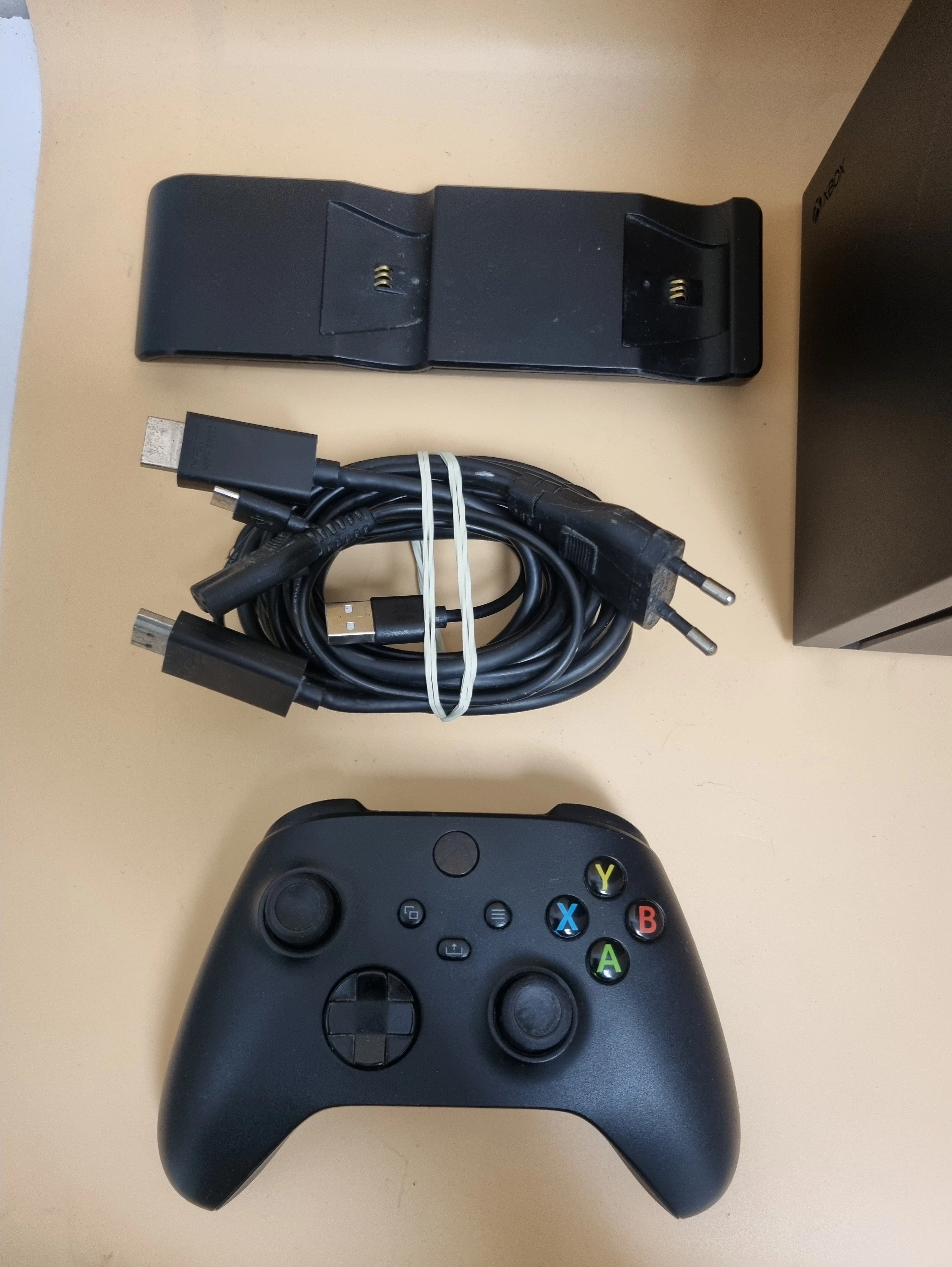 konsola-microsoft-xbox-series-x-1tb-waga-produktu-z-opakowaniem-jednostkowym-4000