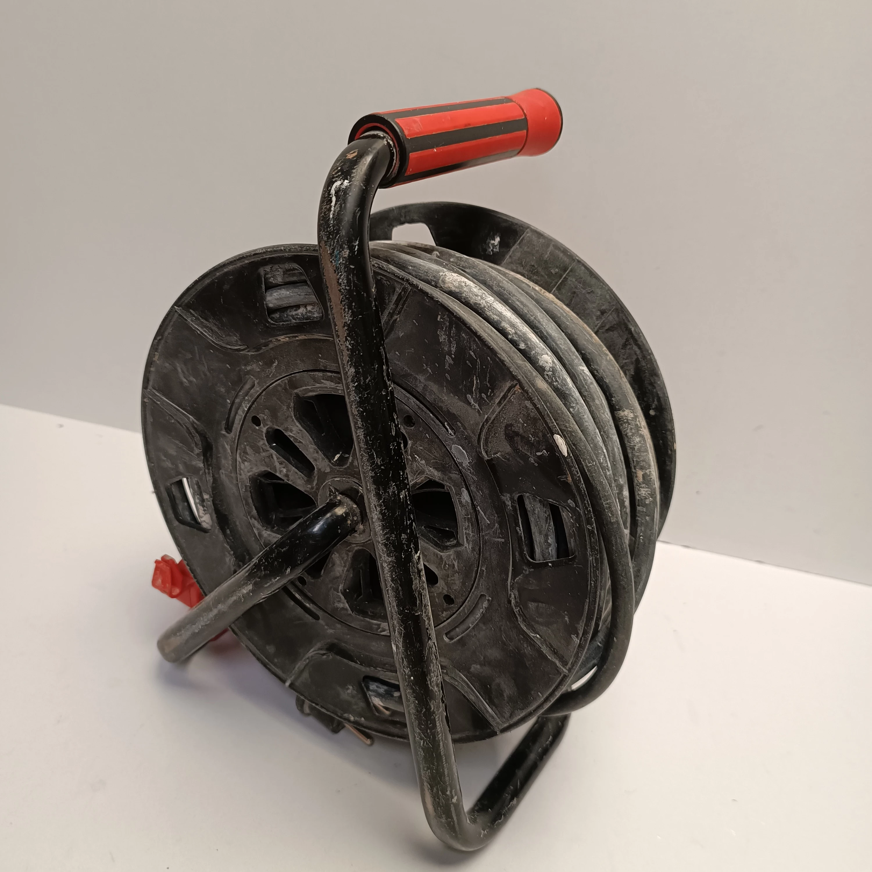 yato-yt-81052-przedluzacz-bebnowy-dlugosc-kabla-2000