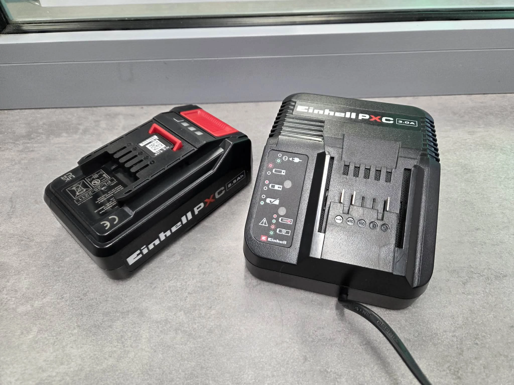 ladowarka-einhell-pxc-30a-akumulator-einhell-pxc-25ah-kollataja-30-bedzin