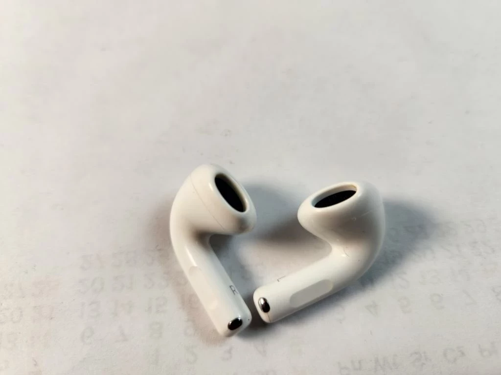 sluchawki-apple-airpods-4-anc-pudelko-kolor-dominujacy-129357-2