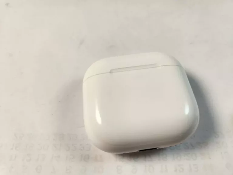 sluchawki-apple-airpods-4-anc-pudelko-kod-producenta-mxp93zma