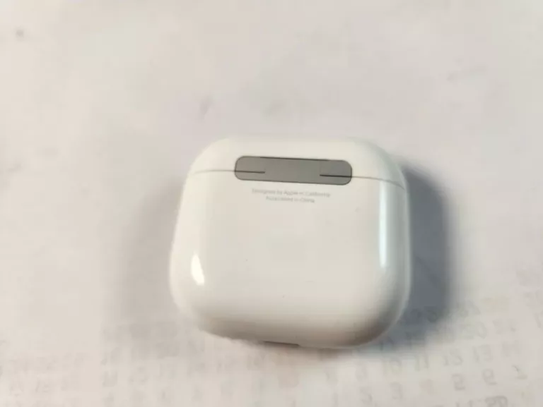 sluchawki-apple-airpods-4-anc-pudelko-transmisja-sygnalu-203713-217785