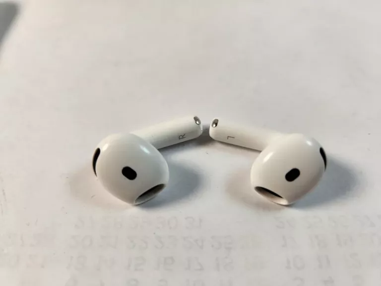 sluchawki-apple-airpods-4-anc-pudelko-ean-gtin-195949689673
