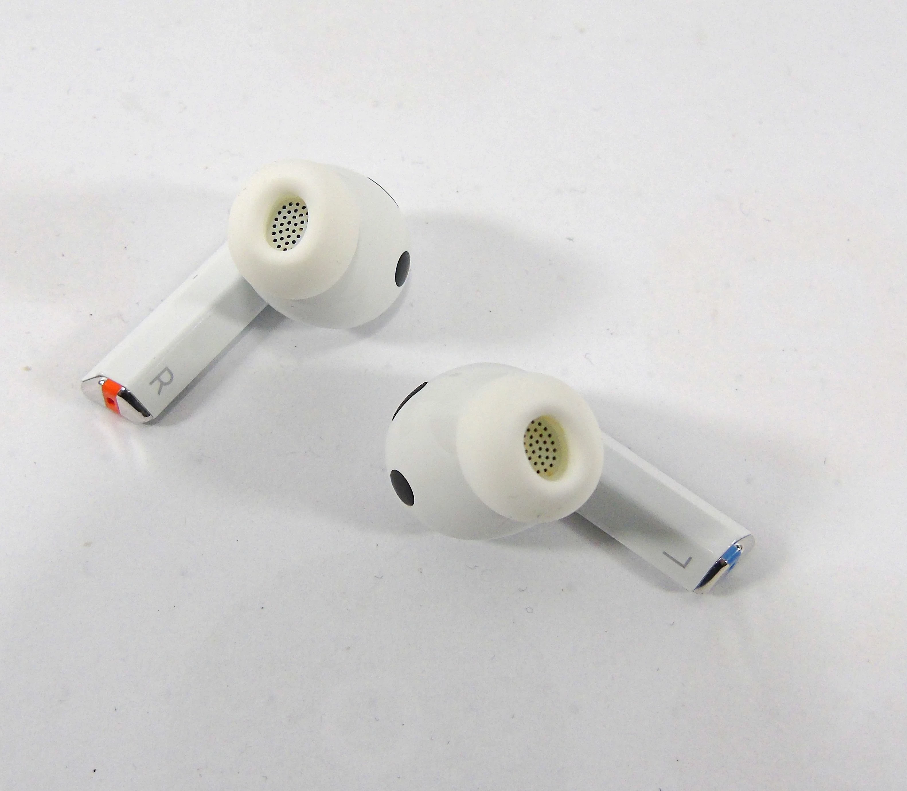 sluchawki-samsung-buds-3-pro-sm-r630-stan-11323-2