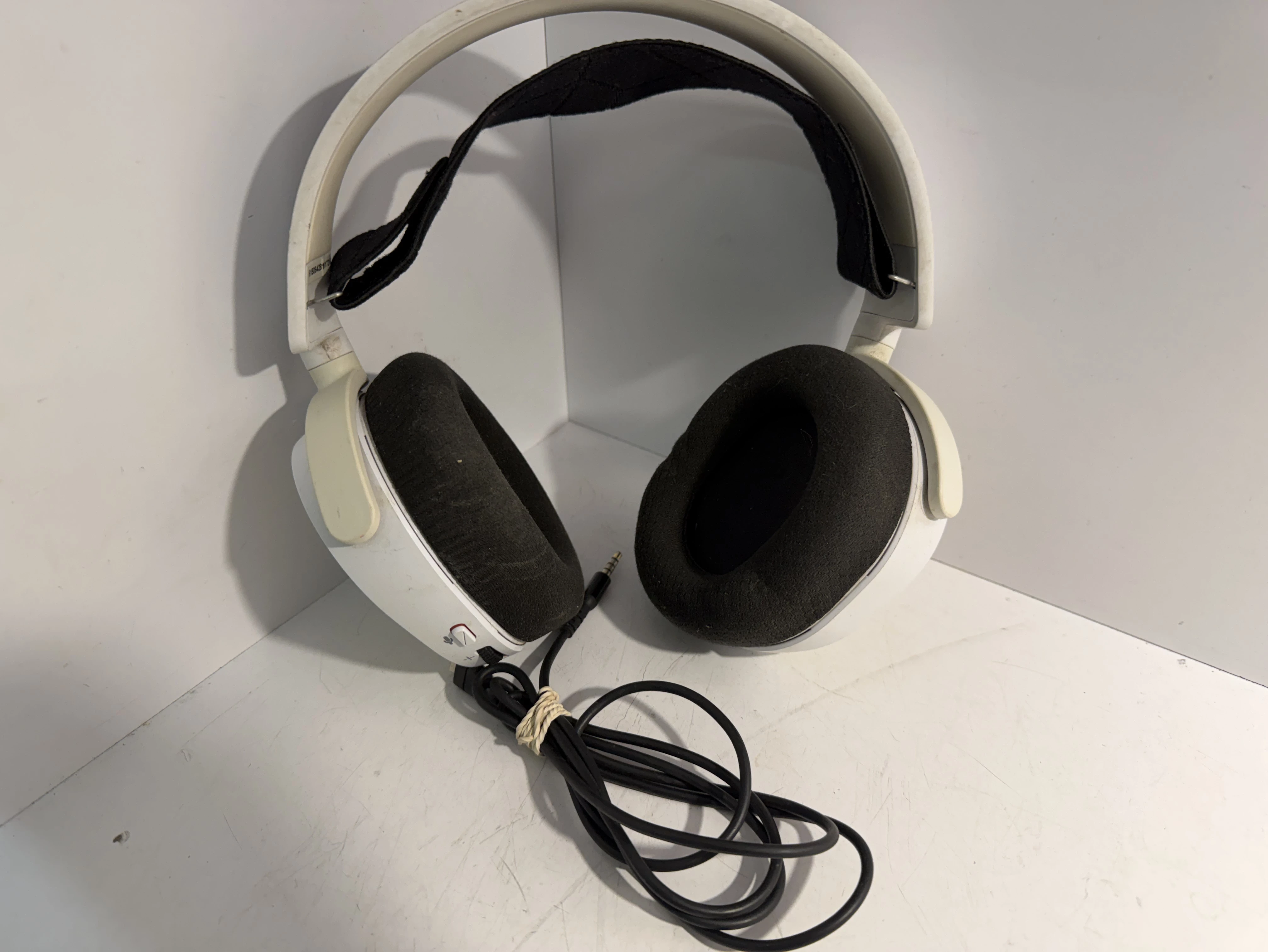 sluchawki-steelseries-arctis-3-biale-wojska-polskiego-112-swiecie