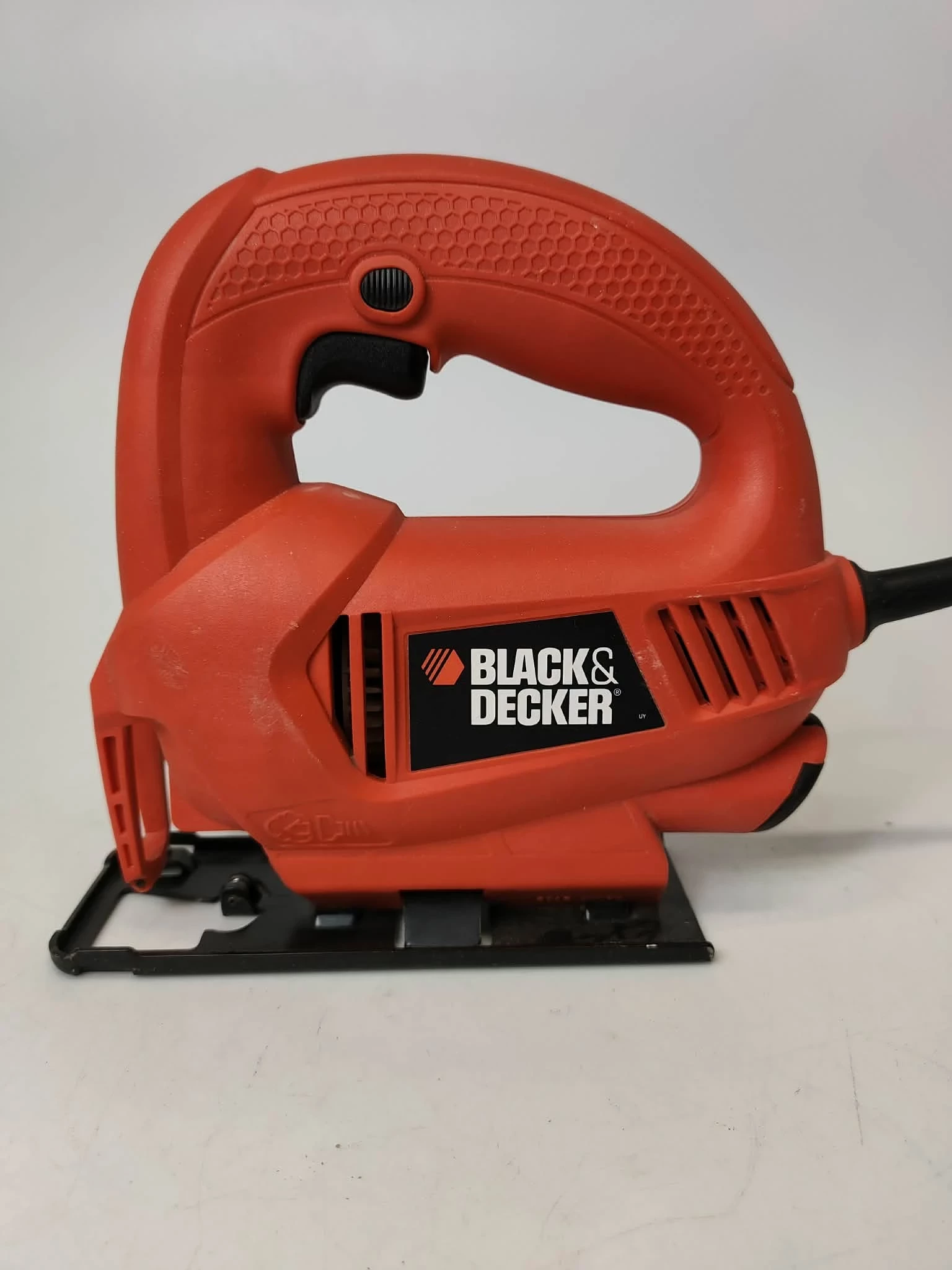 wyrzynarka-black-decker-ks500-mocowanie-brzeszczotu-205041-222245