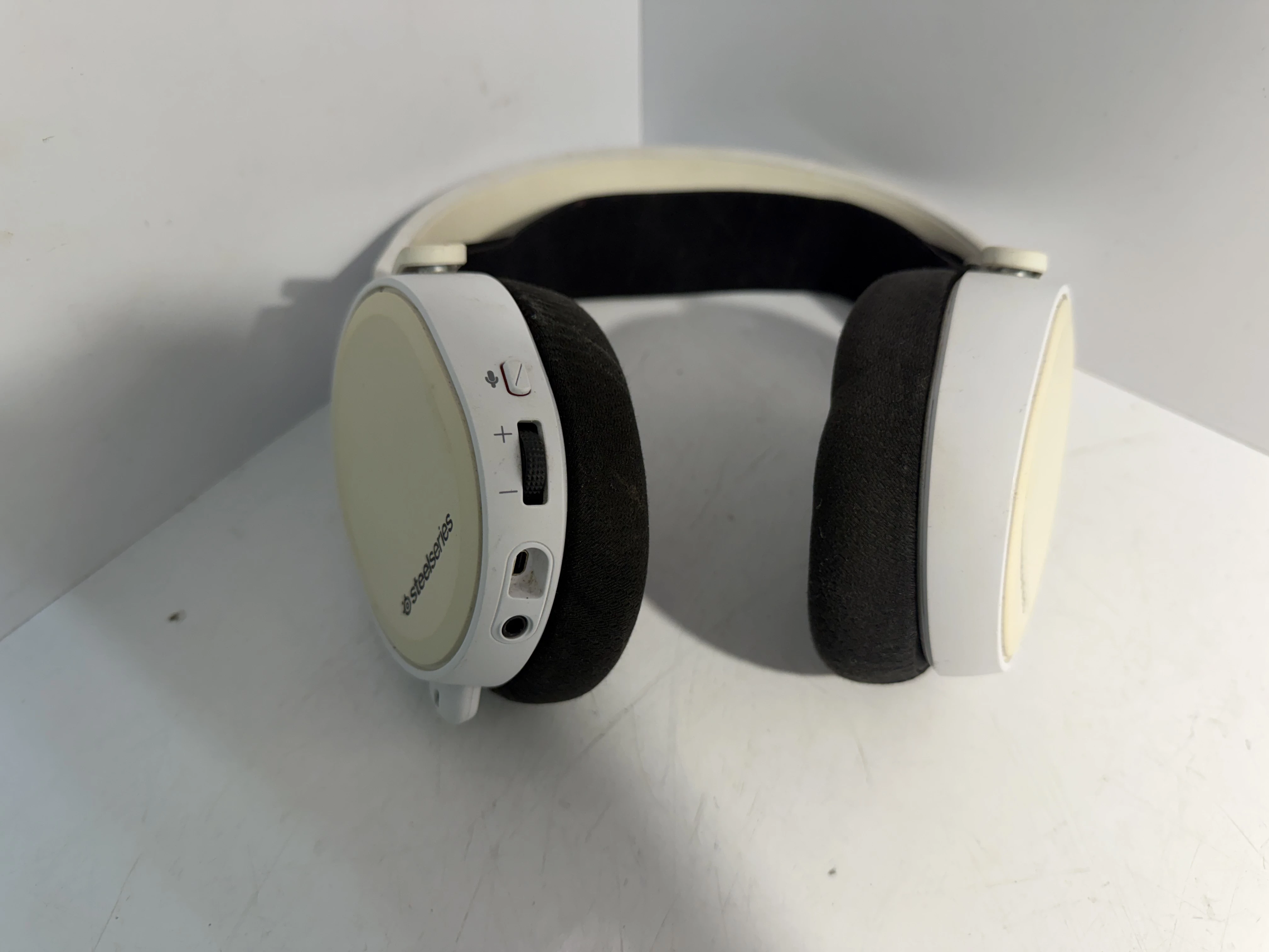 sluchawki-steelseries-arctis-3-biale-stan-11323-2