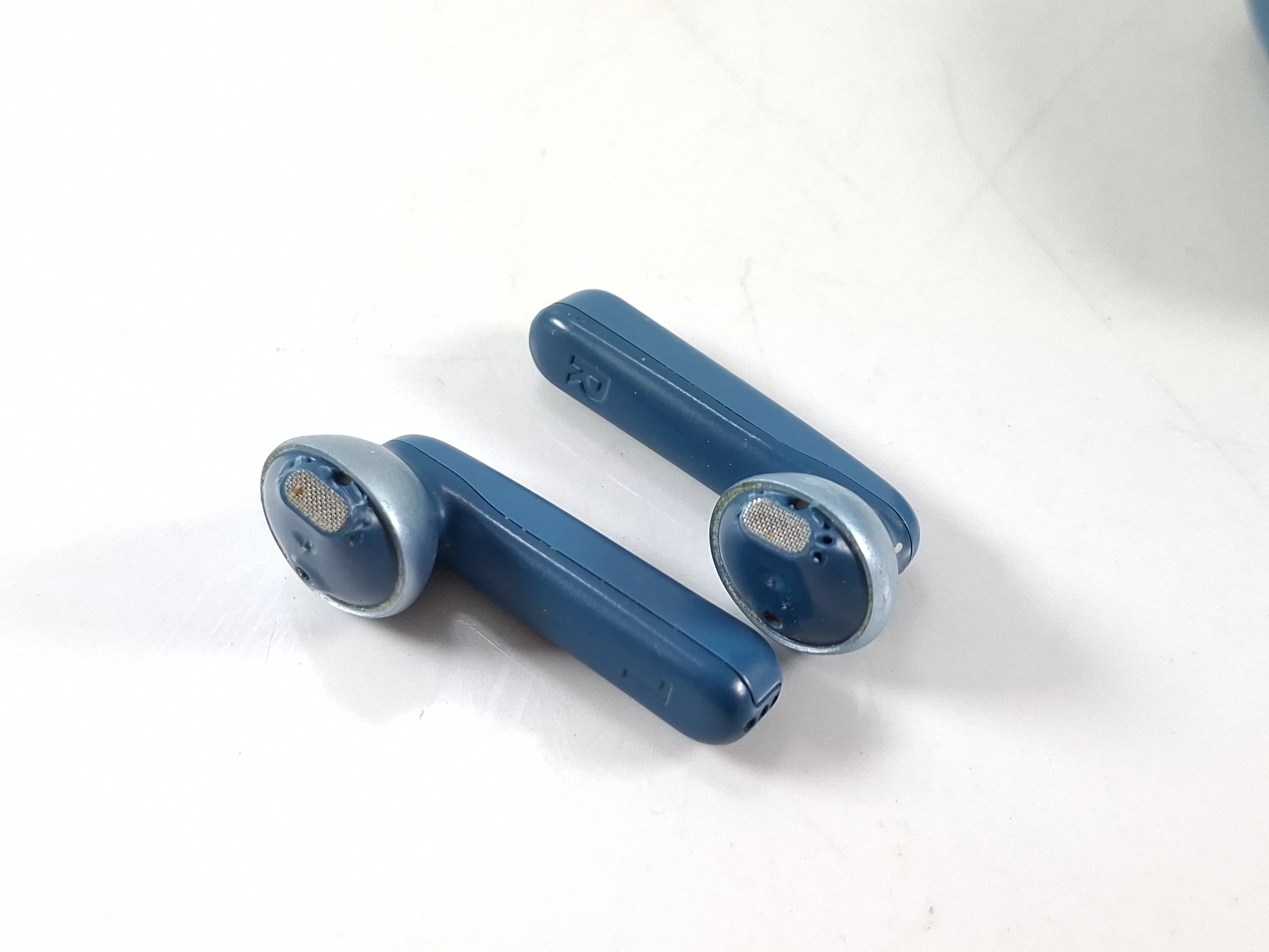 sluchawki-bt-jbl-tune-220-tws-granatowe-stan-11323-2
