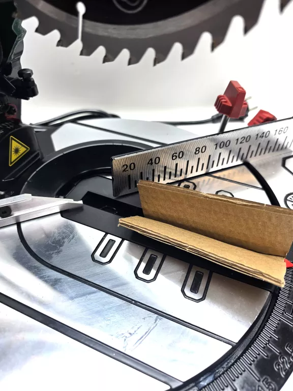 pila-tarczowa-ukosowa-parkside-pks-1500-c4-1500w-napiecie-akumulatora-000