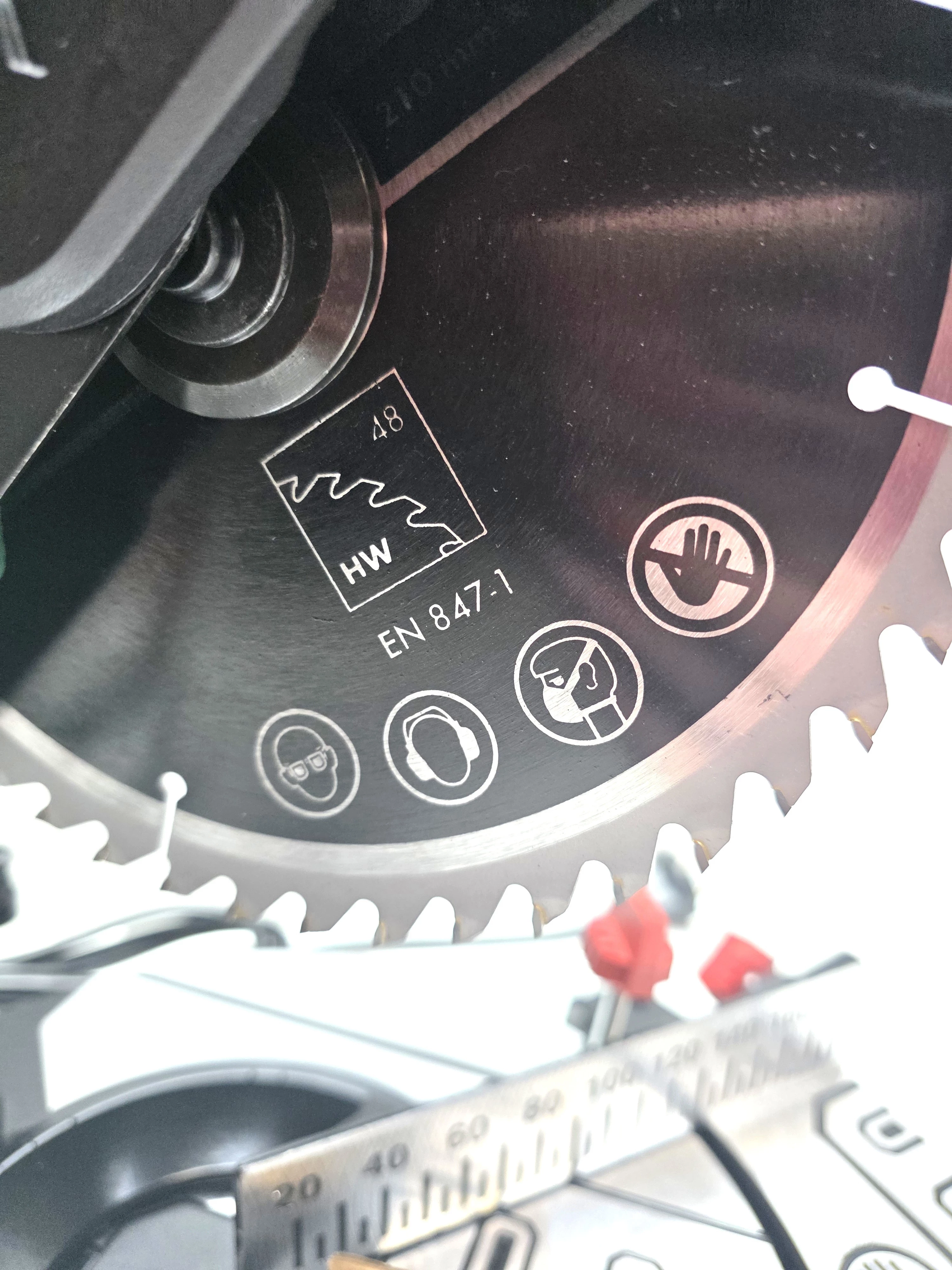 pila-tarczowa-ukosowa-parkside-pks-1500-c4-1500w-predkosc-obrotowa-490000