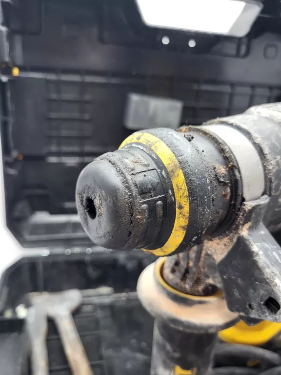 mlotowiertarka-dewalt-d25333-maksymalna-moc-95000