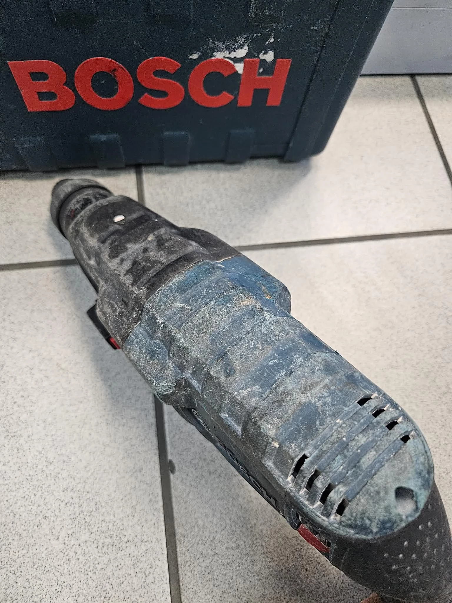 mlotowiertarka-bosch-gbh-240-walizka-maksymalna-moc-79000