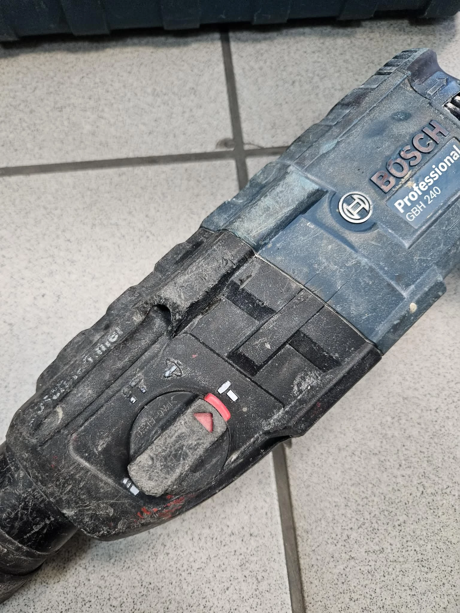 mlotowiertarka-bosch-gbh-240-walizka-stan-11323-2