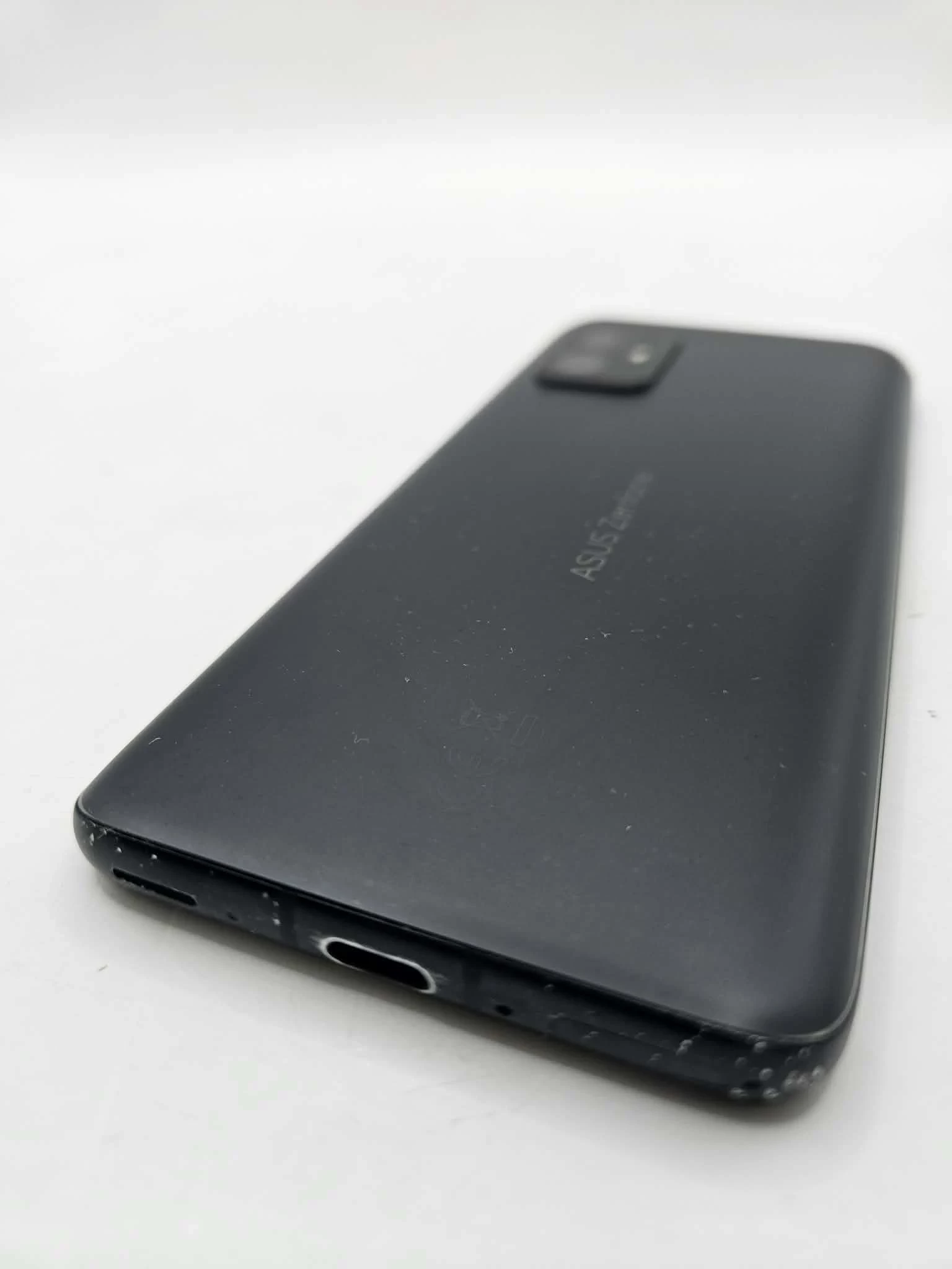 telefon-asus-zenfone-8-16256-gb-sam-wyjechane-wejscie-lad-kod-producenta-zs590ks-2a011eu