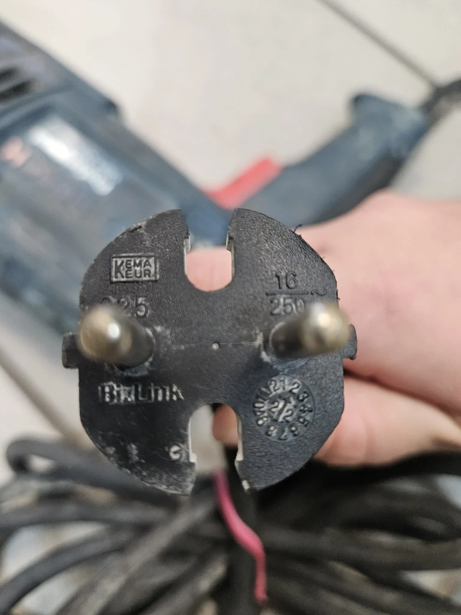 mlotowiertarka-bosch-gbh-240-walizka-kod-producenta-0611272102