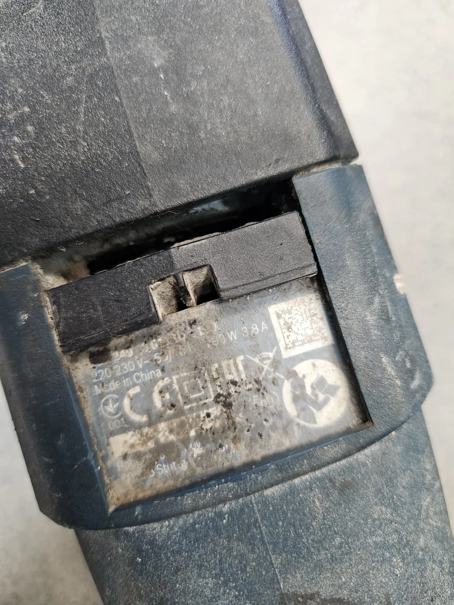 mlotowiertarka-bosch-gbh-240-walizka-predkosc-obrotowa-930