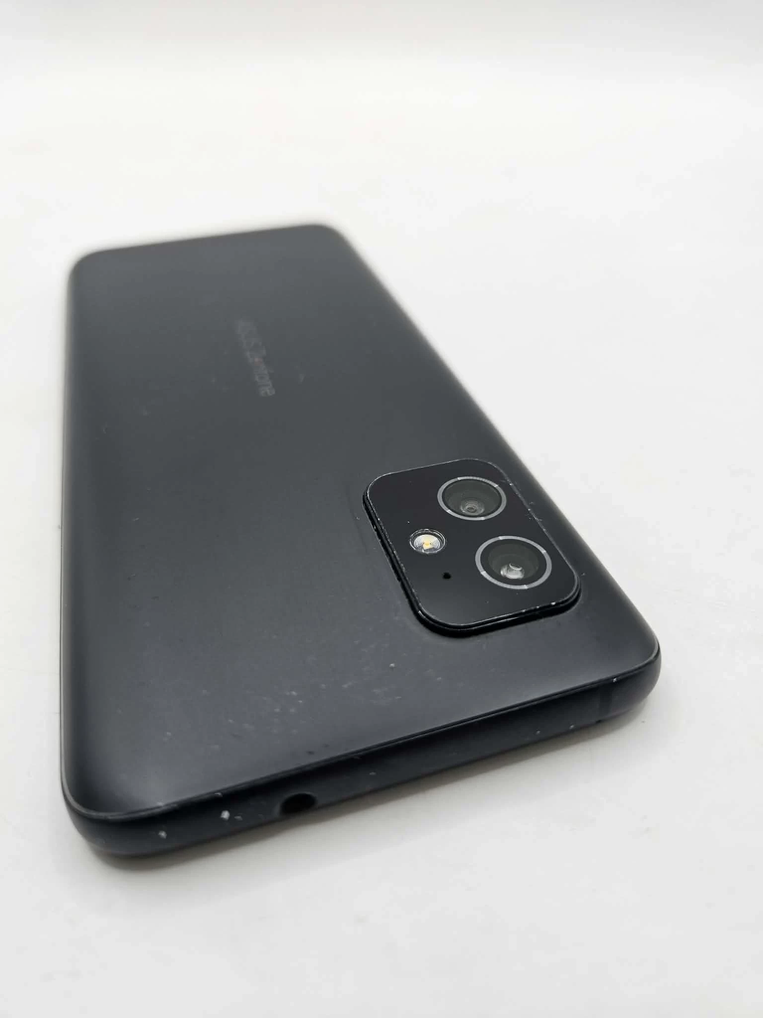 telefon-asus-zenfone-8-16256-gb-sam-wyjechane-wejscie-lad-typ-202685-212929