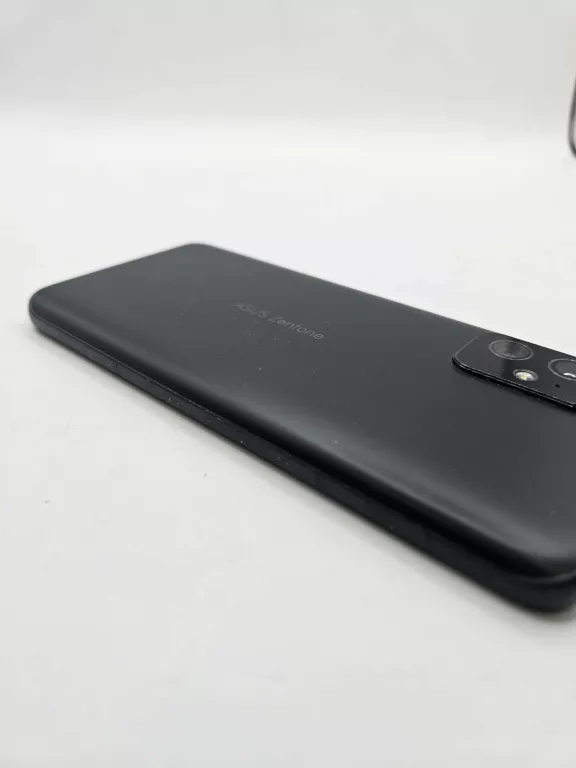 telefon-asus-zenfone-8-16256-gb-sam-wyjechane-wejscie-lad-przekatna-ekranu-592