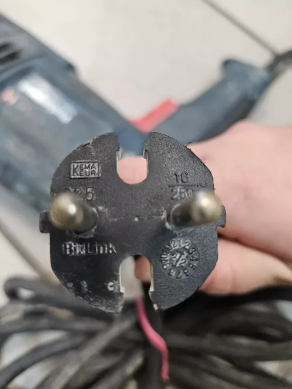 mlotowiertarka-bosch-gbh-240-walizka-kod-producenta-0611272102