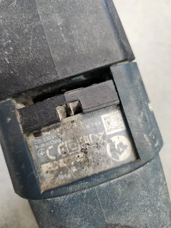 mlotowiertarka-bosch-gbh-240-walizka-predkosc-obrotowa-930