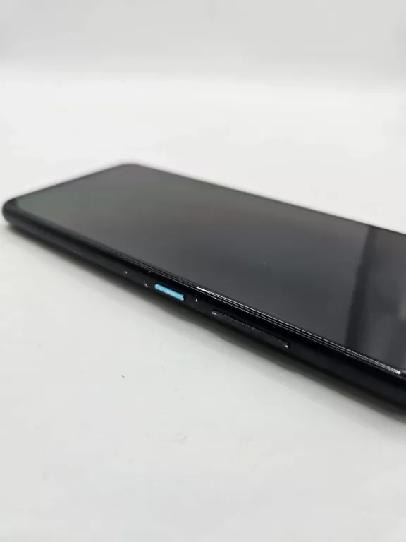 telefon-asus-zenfone-8-16256-gb-sam-wyjechane-wejscie-lad-wbudowana-pamiec-202869-214185