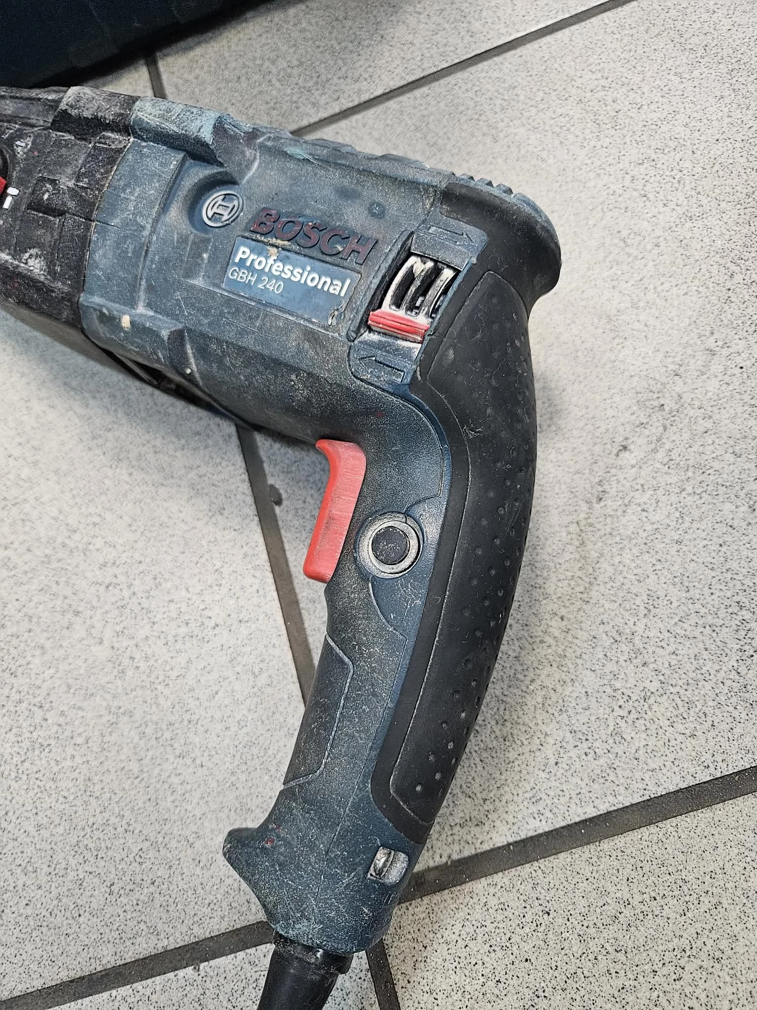 mlotowiertarka-bosch-gbh-240-walizka-funkcyjnosc-205137-222601