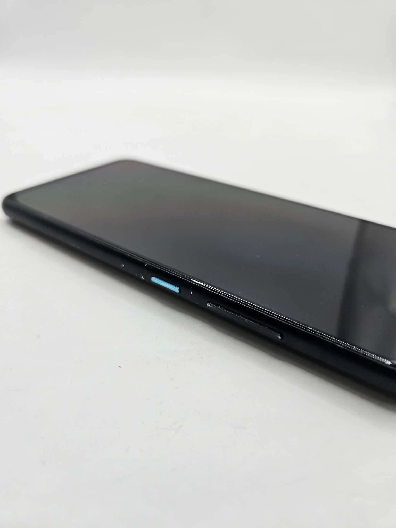 telefon-asus-zenfone-8-16256-gb-sam-wyjechane-wejscie-lad-wbudowana-pamiec-202869-214185