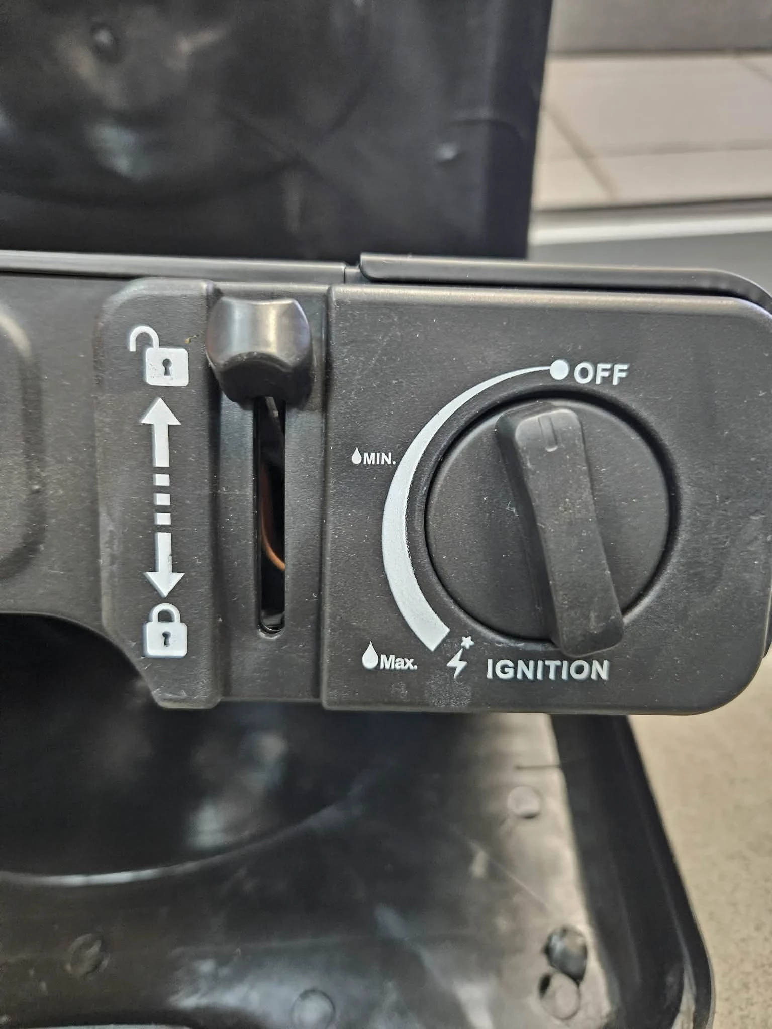 gazowa-kuchenka-turystyczna-happy-home-bdz-155-a-walizka-stan-11323-2