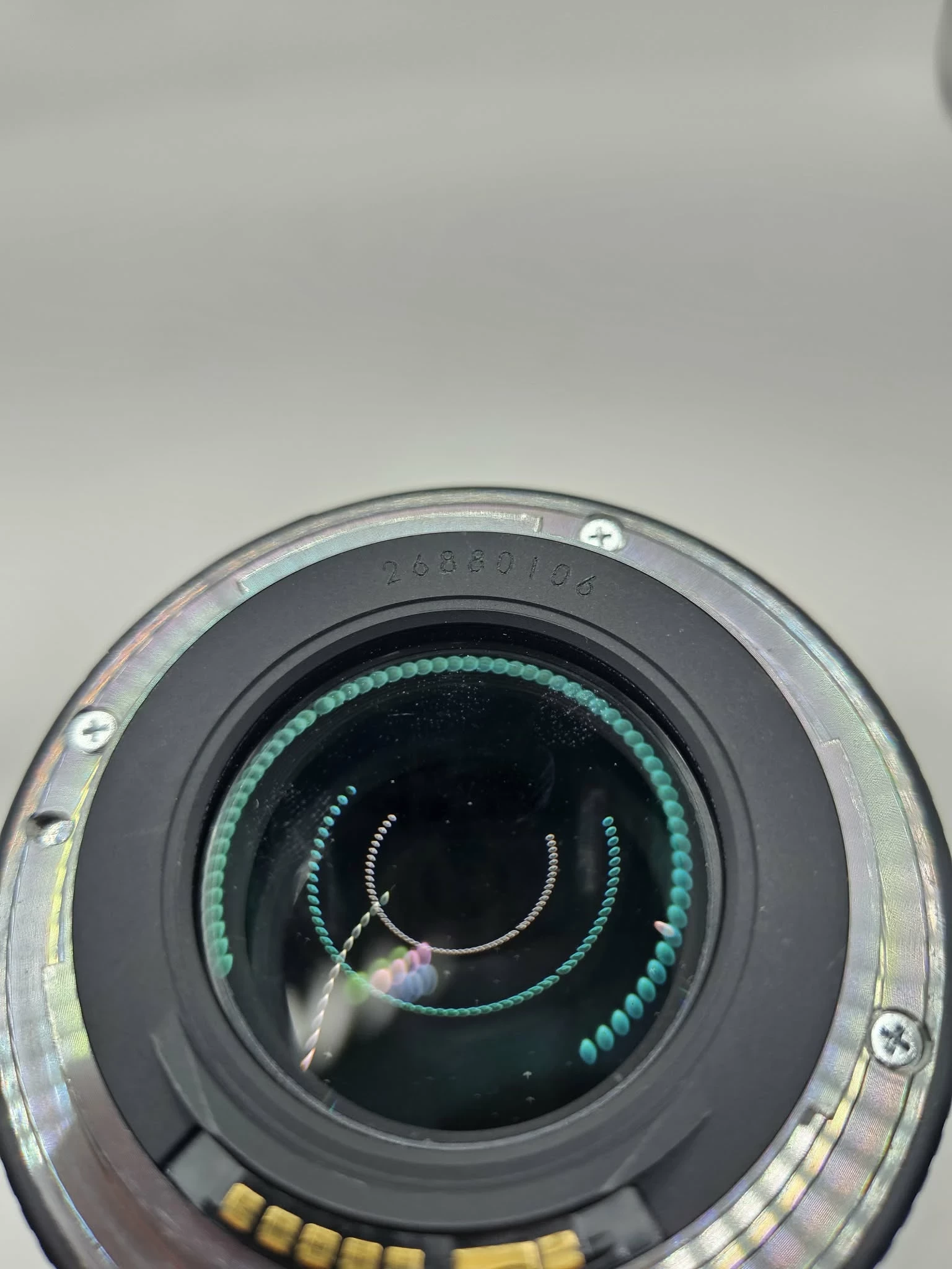 lustrzanka-canon-eos-6d-obiektyw-canon-lens-ef-100mm-12-f2-ultrasonic-przekatna-ekranu-300