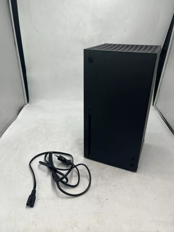 konsola-xbox-series-x-1tb-zasilacz-stan-11323-2
