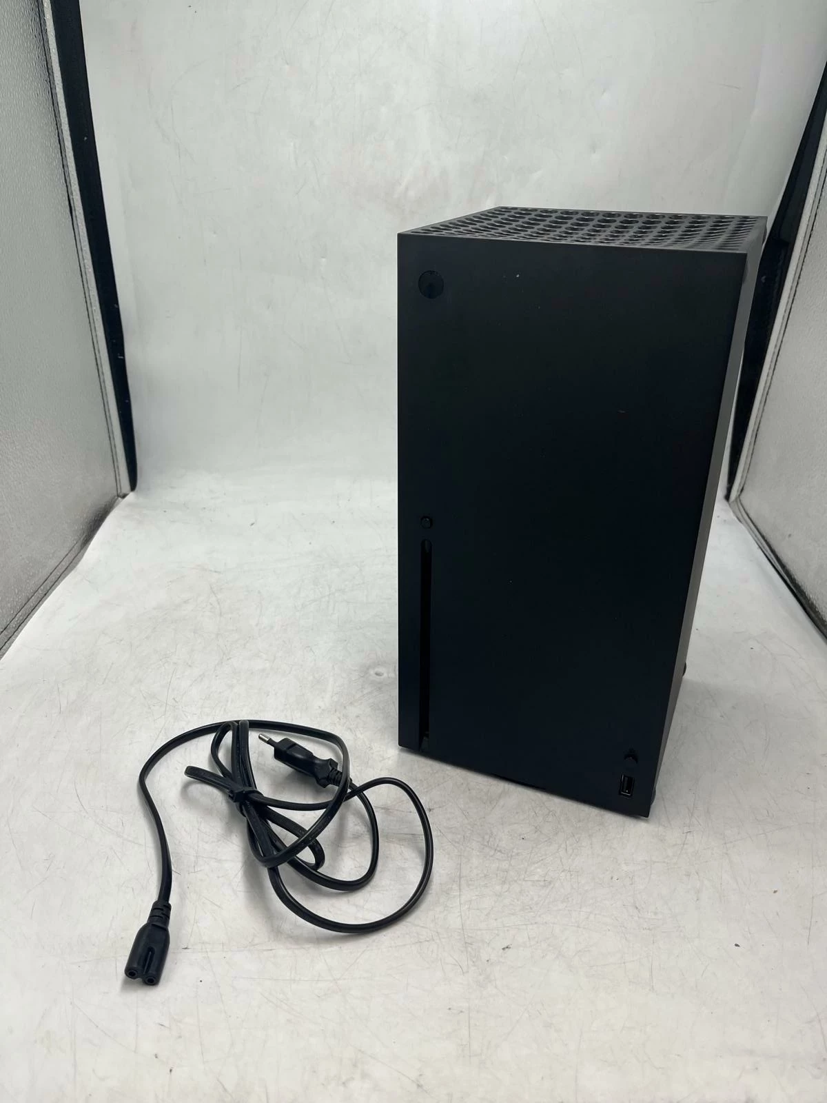 konsola-xbox-series-x-1tb-zasilacz-stan-11323-2