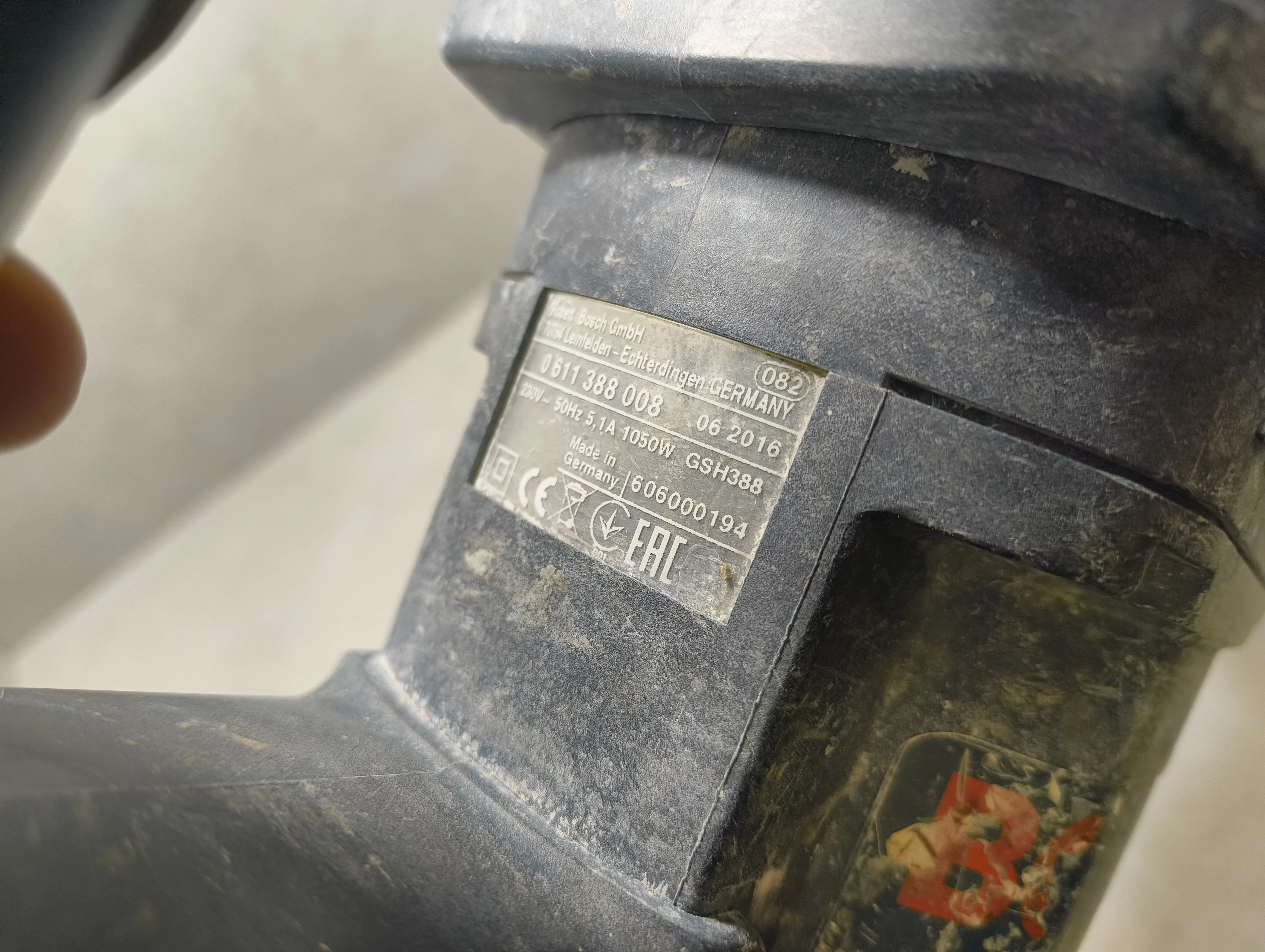 mlot-udarowy-bosch-gsh388-1050w-zasilanie-209202-238306