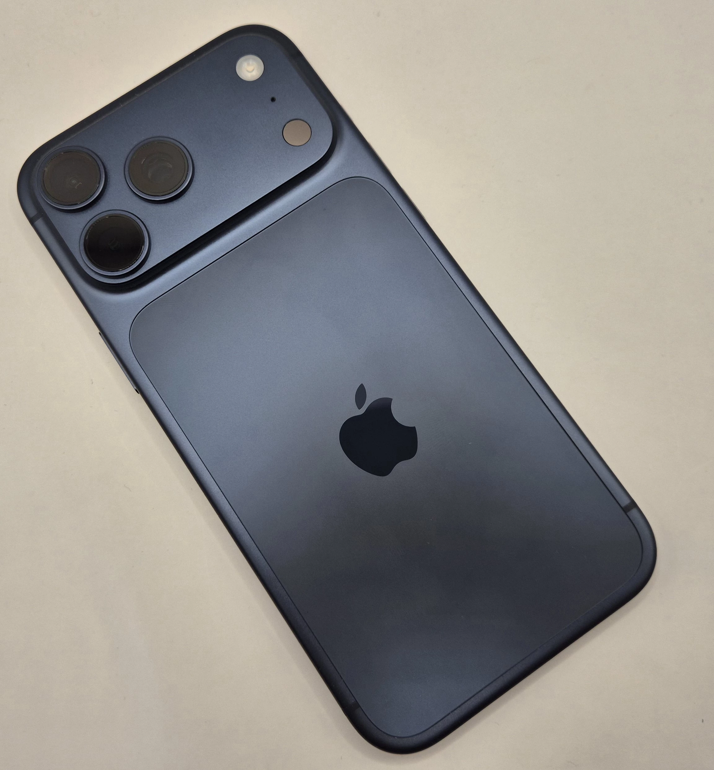 iphone-17-pro-max-256gb-100-zestaw-opis-ean-gtin-195950639162