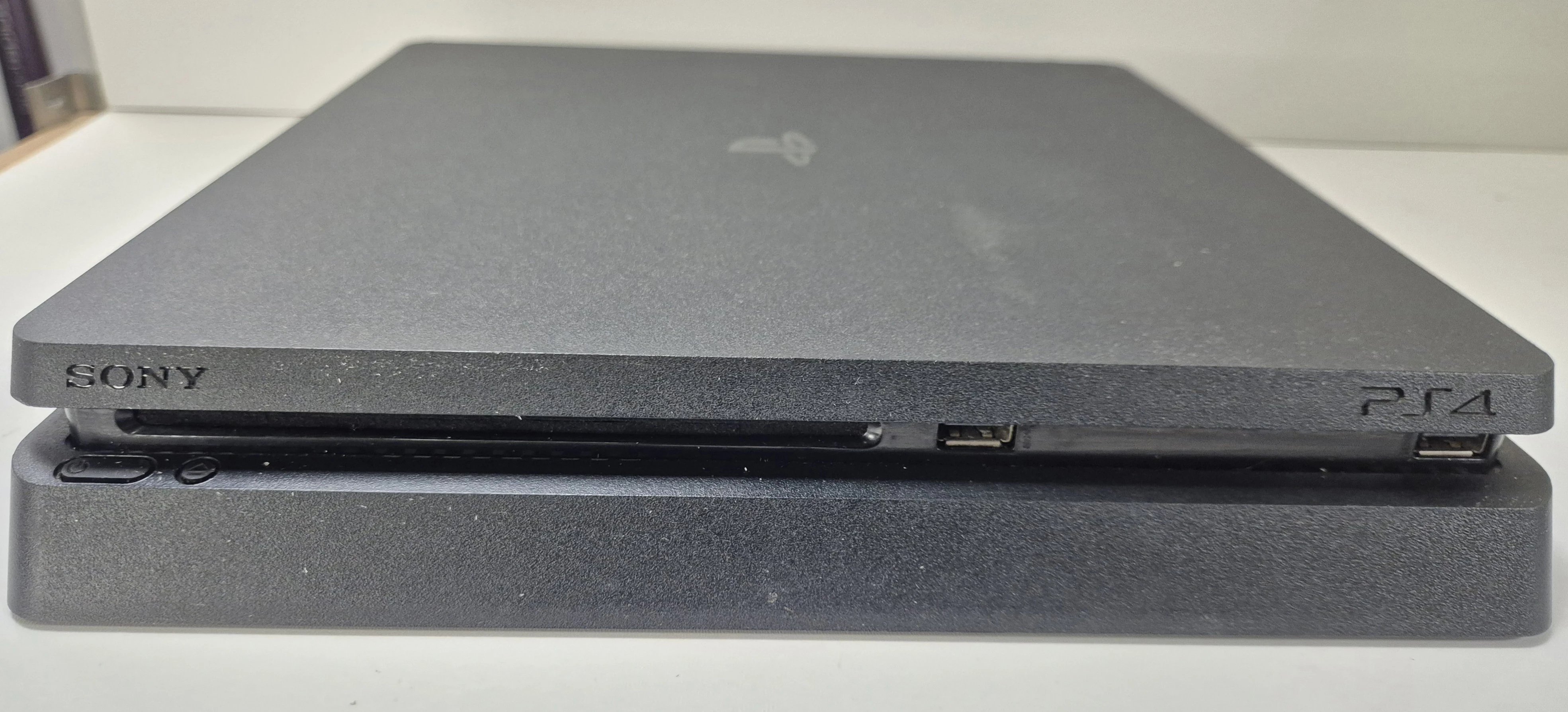 konsola-sony-ps4-slim-1tb-pad-zasilacz-stan-11323-2