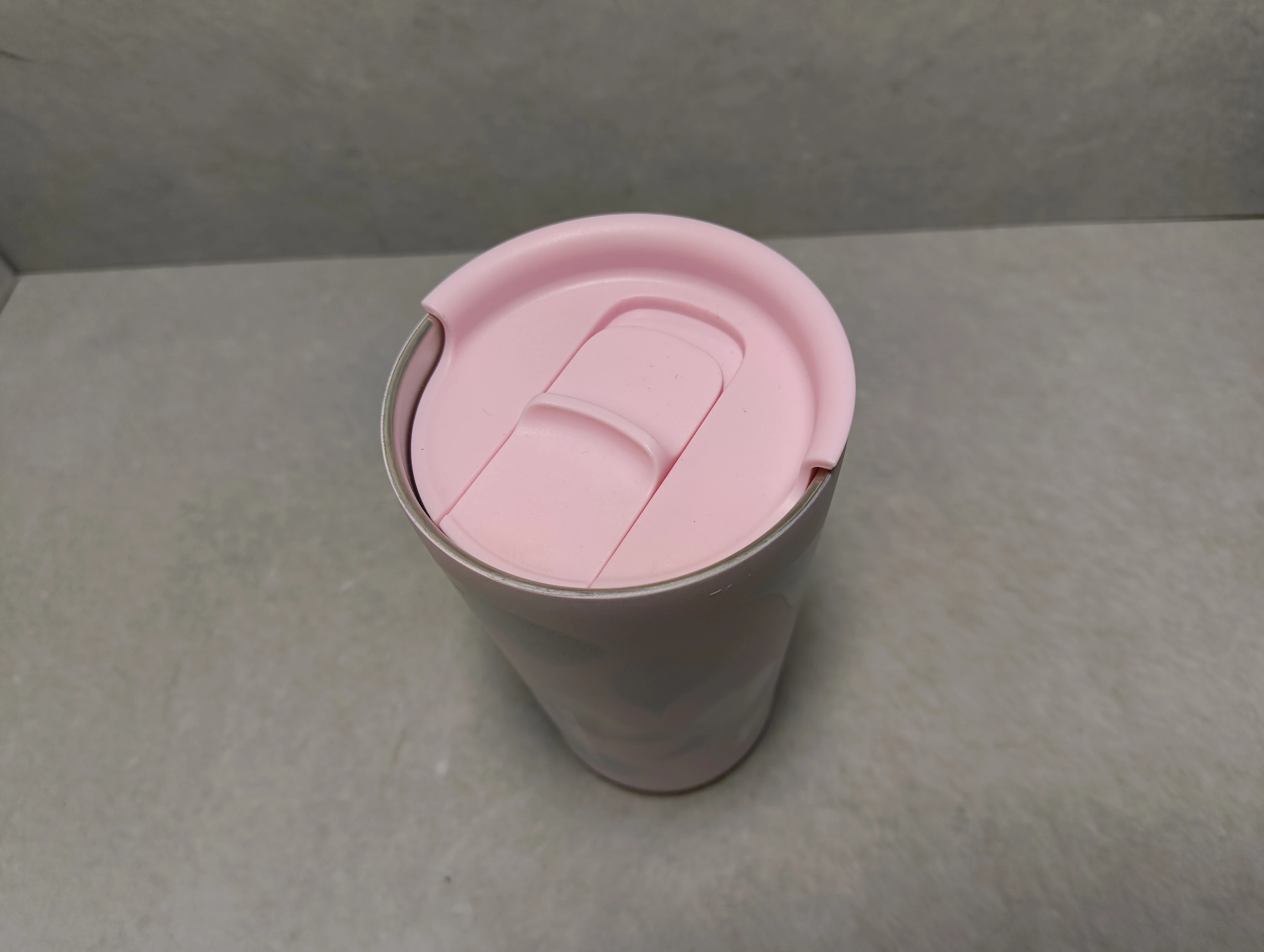 kubek-termiczny-starbucks-rozowy-stan-11323-2