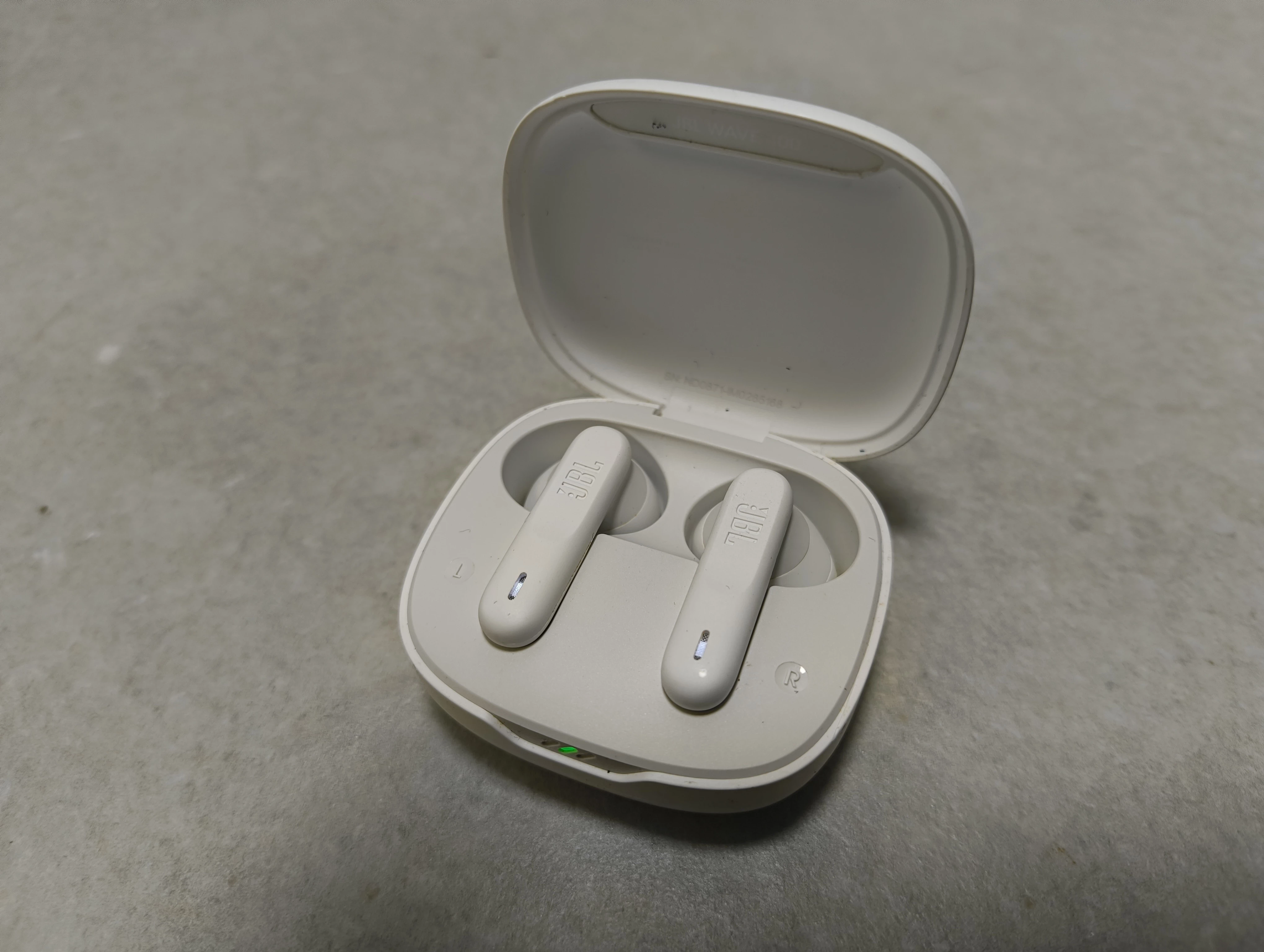 sluchawki-jbl-wave-300-tws-kolor-dominujacy-129357-2