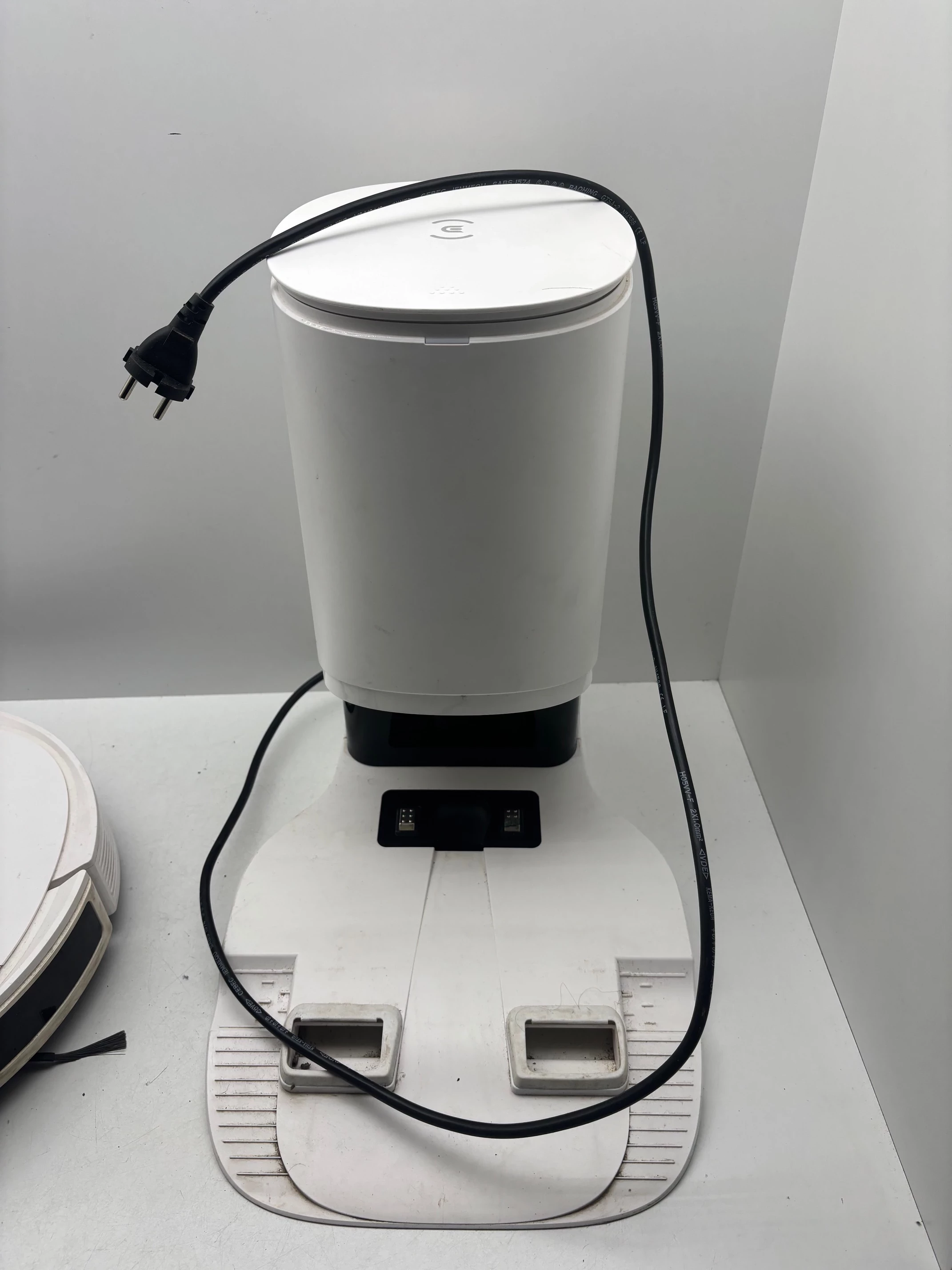 ecovacs-deebot-n8-robot-odkurzajacy-ze-stacja-czyszczaca-mapowanie-3d-stan-11323-2