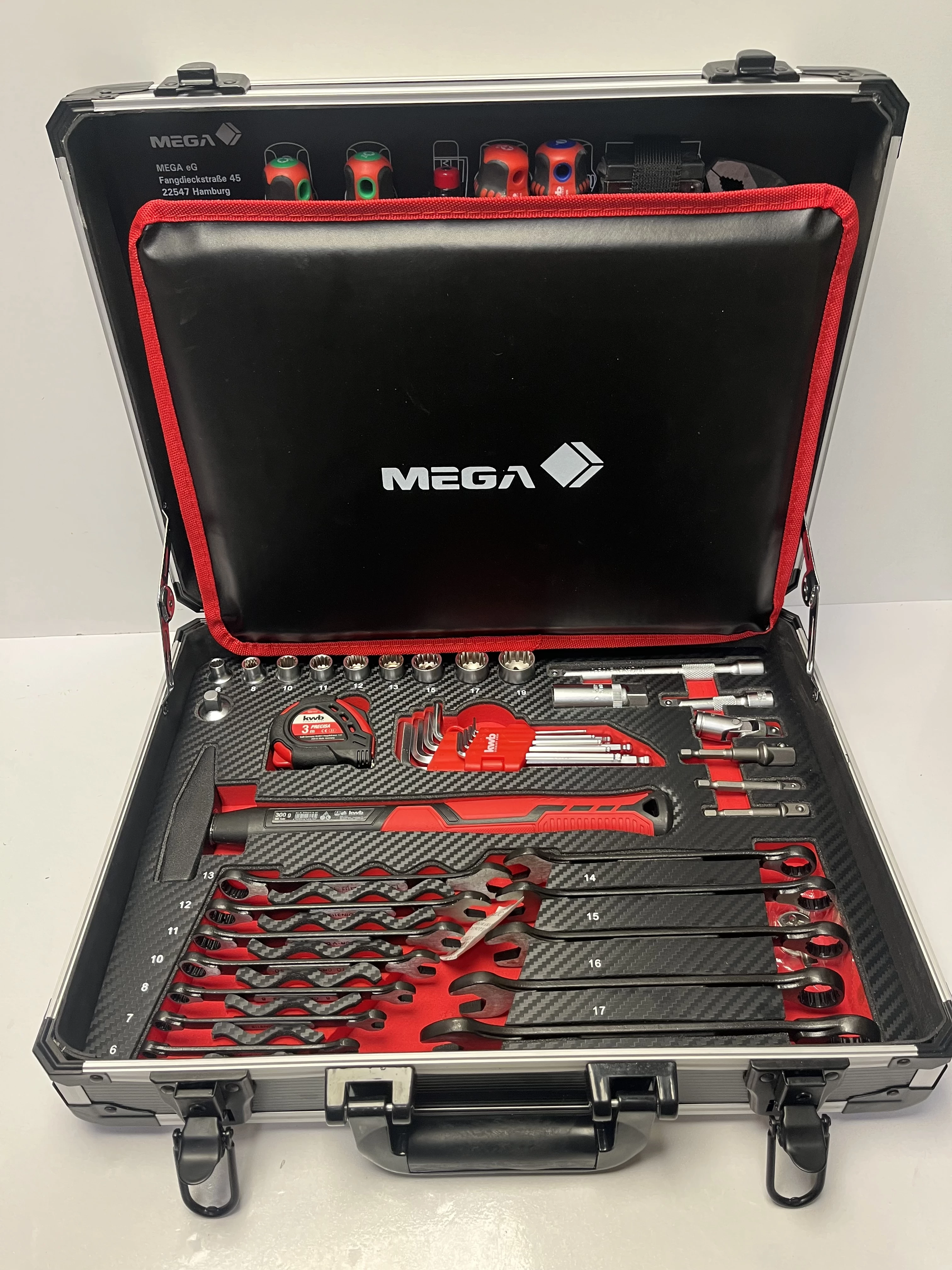 zestaw-kluczyi-narzedzi-recznych-w-walizce-mega-ean-gtin-5907589365740