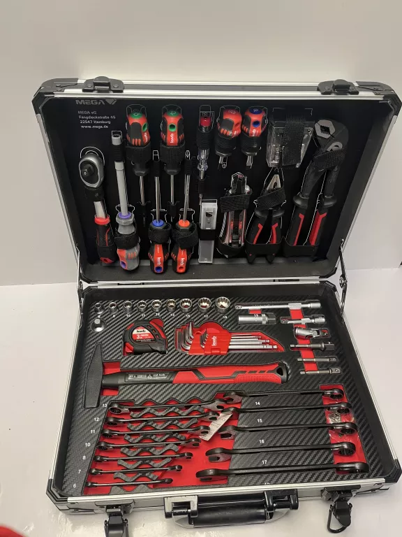 zestaw-kluczyi-narzedzi-recznych-w-walizce-mega-osiedle-teatralne-3u15-krakow