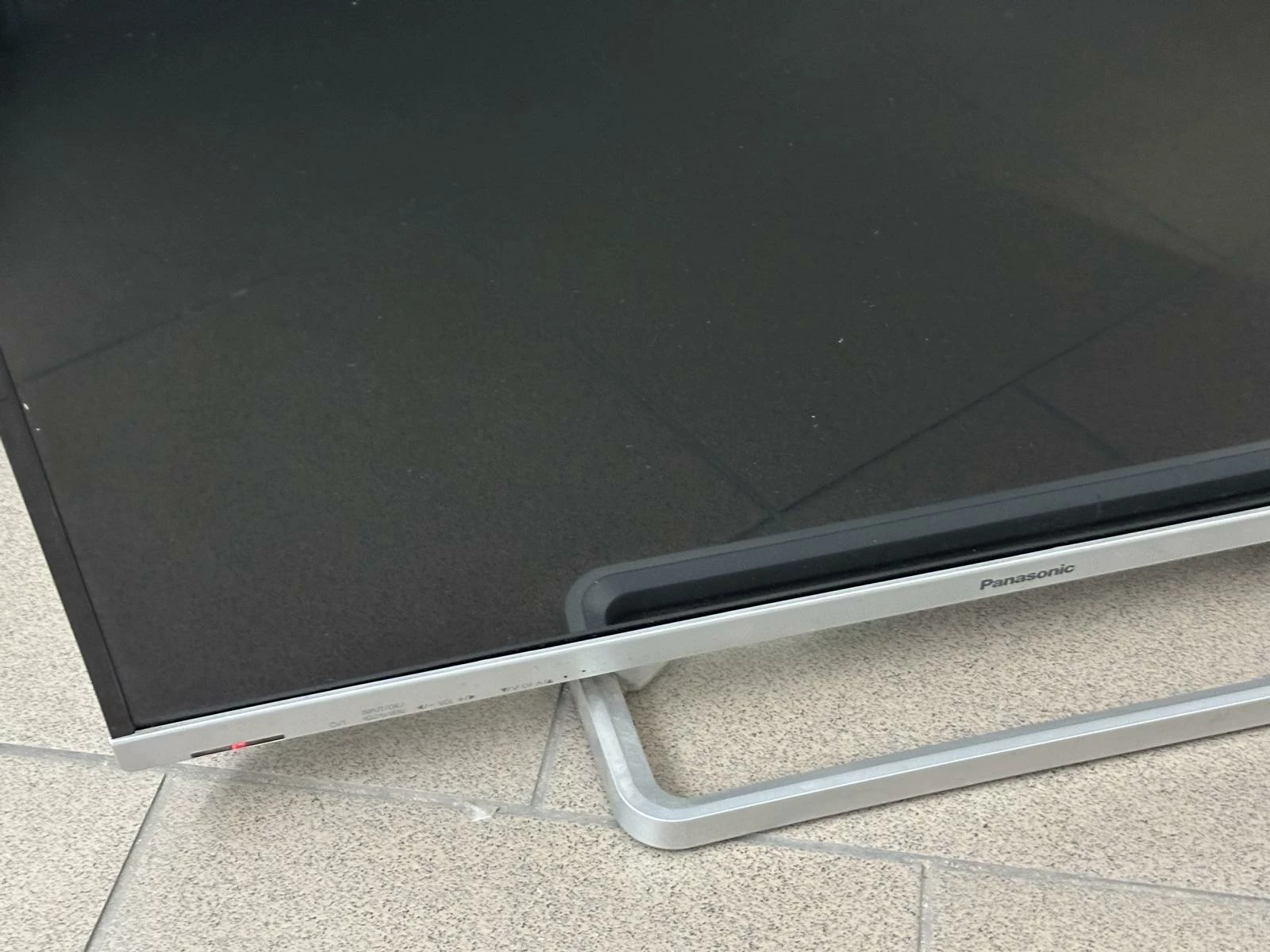 panasonic-tx-32as520e-pilot-przekatna-ekranu-cale-32