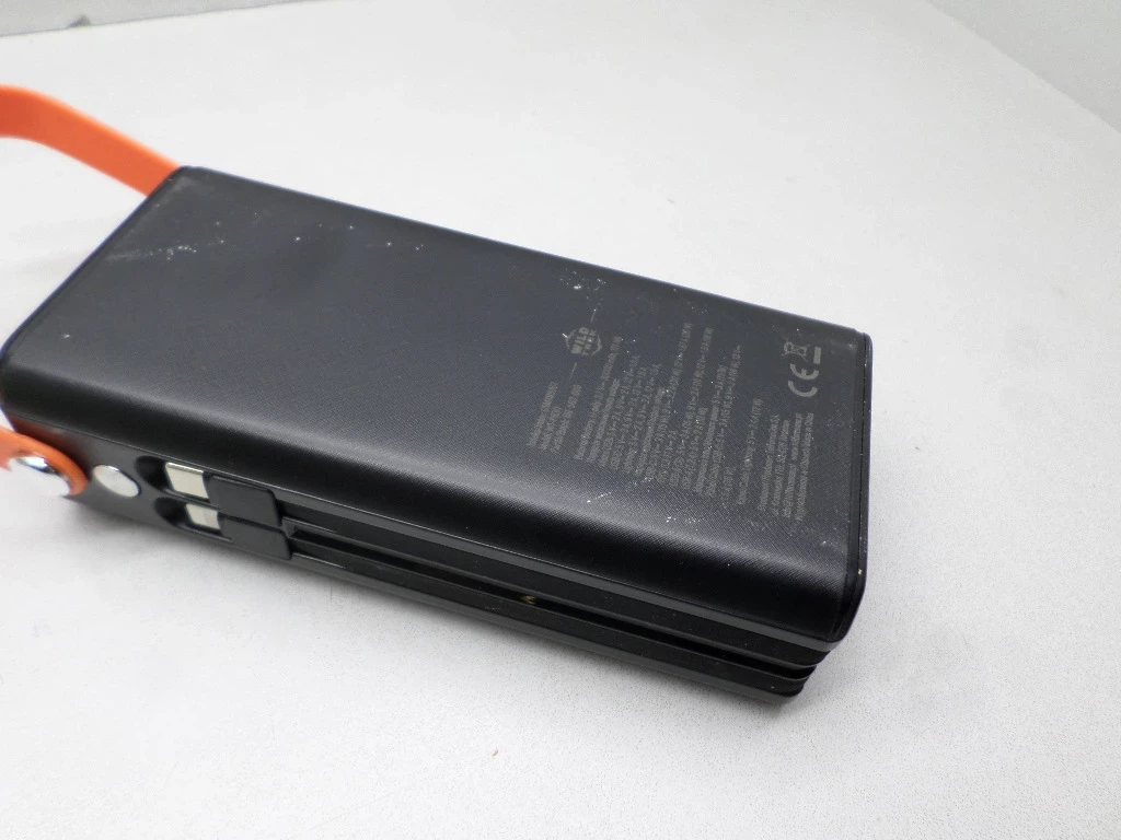 powerbank-30-000mah-led-4x-usb-usb-c-lighting-pojemnosc-akumulatora-30000