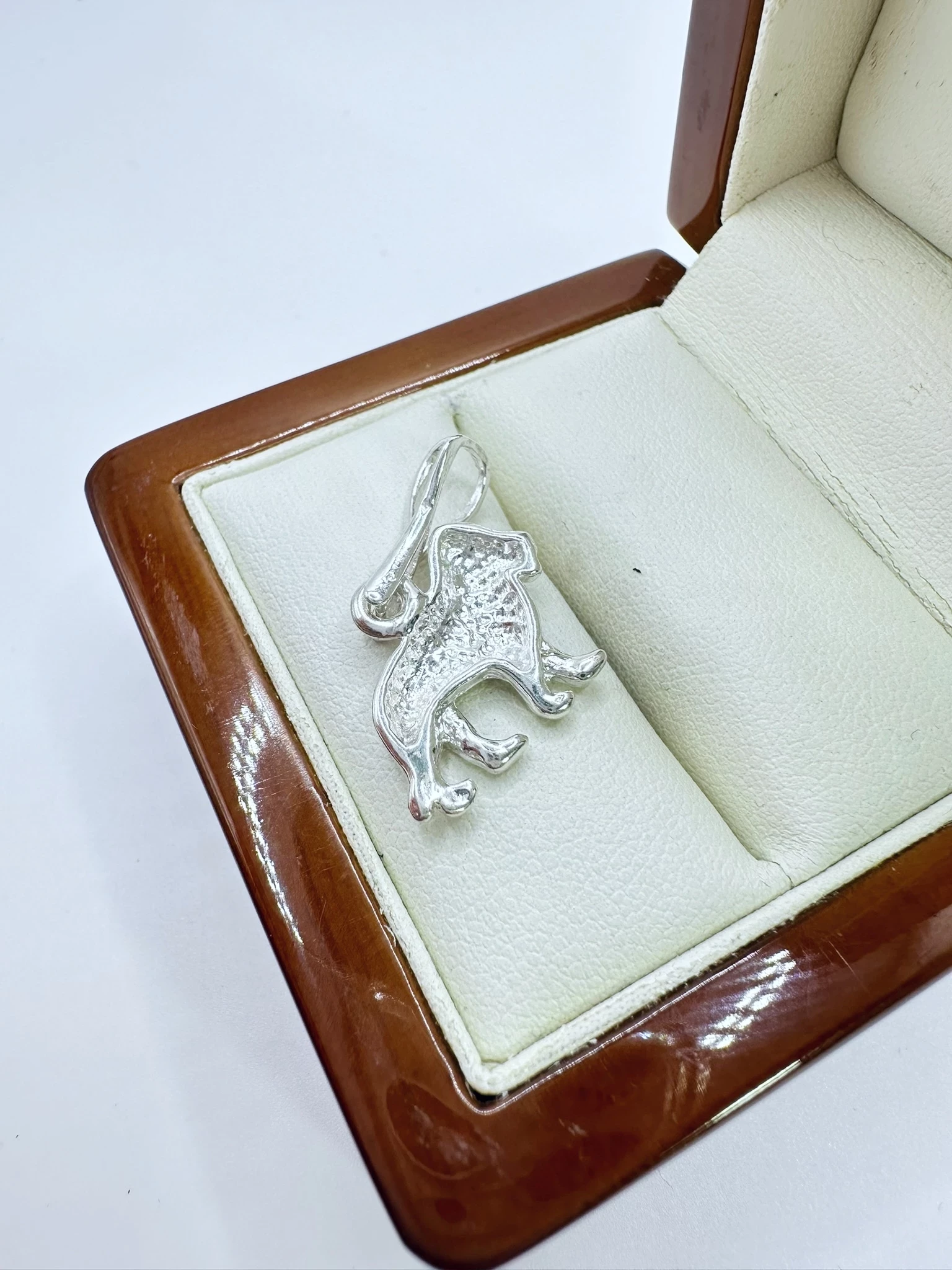 lsniacy-damski-wisiorek-ze-srebra-925-lew-znak-zodiaku-kamien-17088-524288