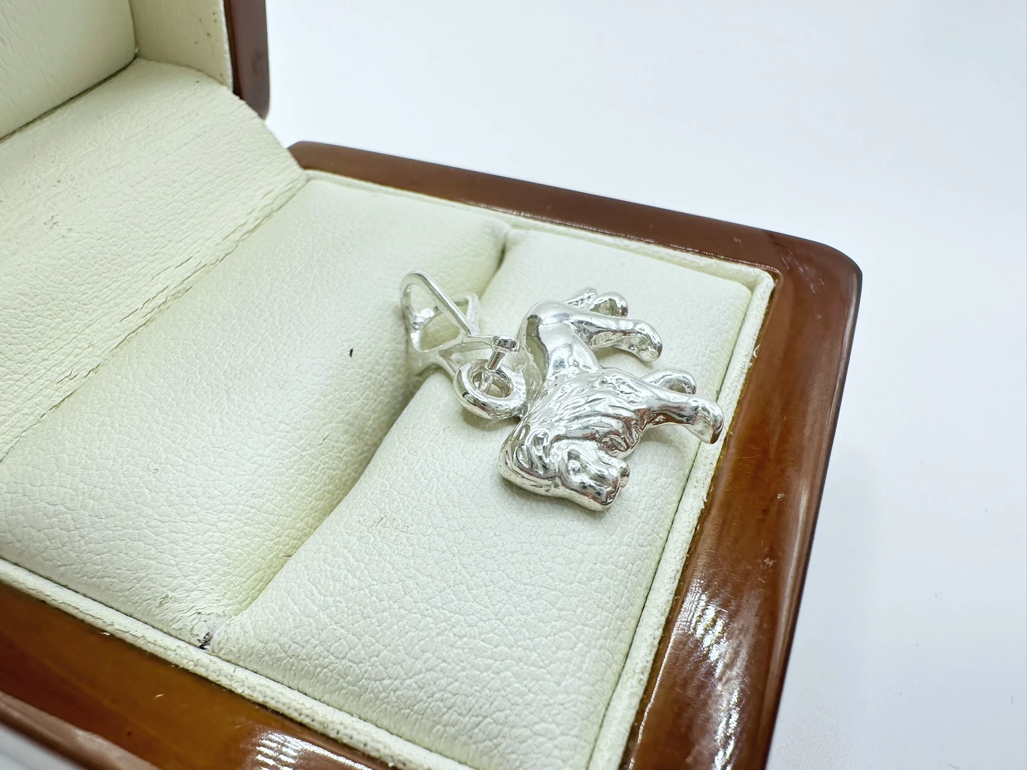 lsniacy-damski-wisiorek-ze-srebra-925-lew-znak-zodiaku-material-15835-4