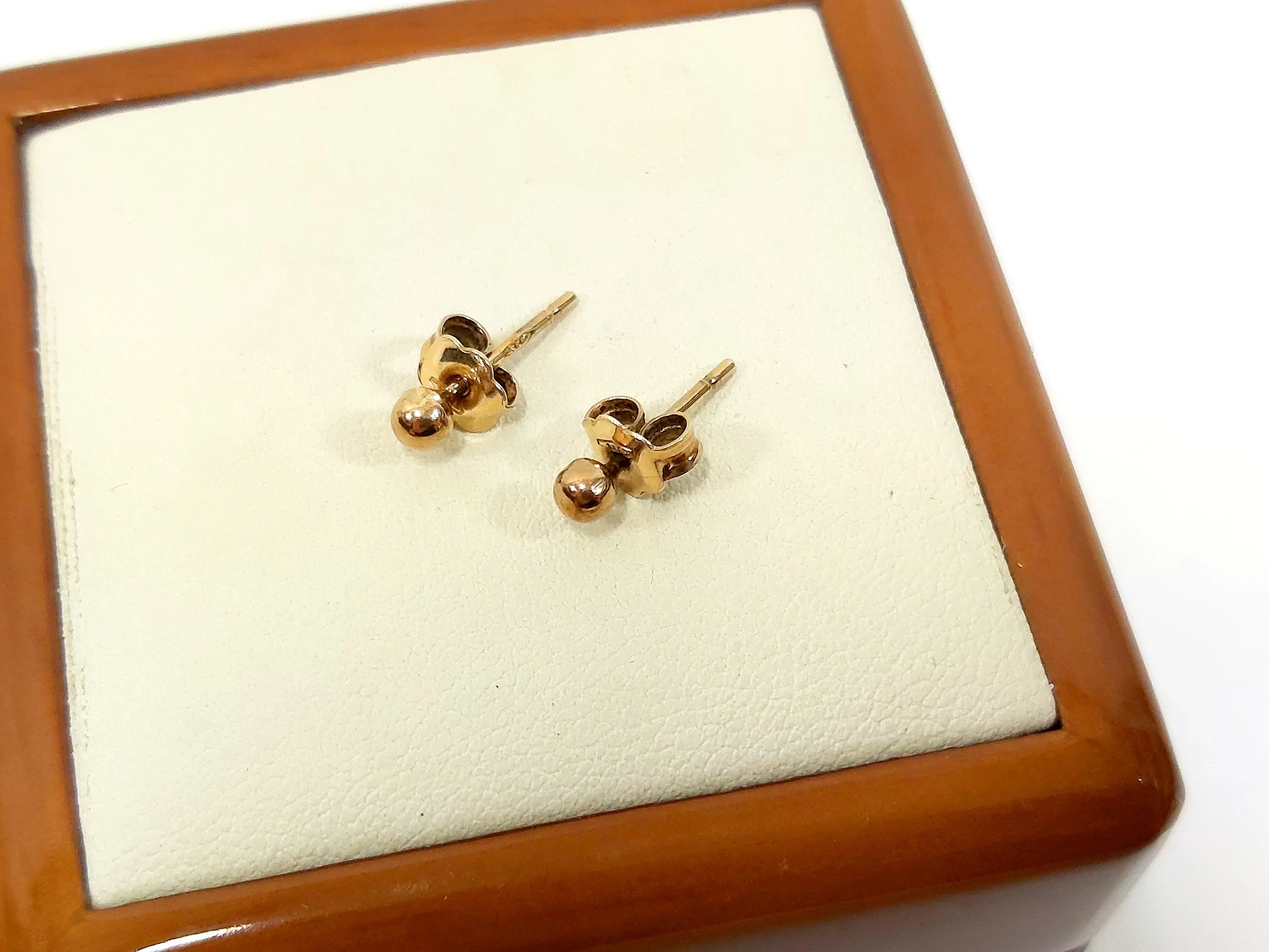 drobne-zlote-kolczyki-proby-333-kamienie-221-64