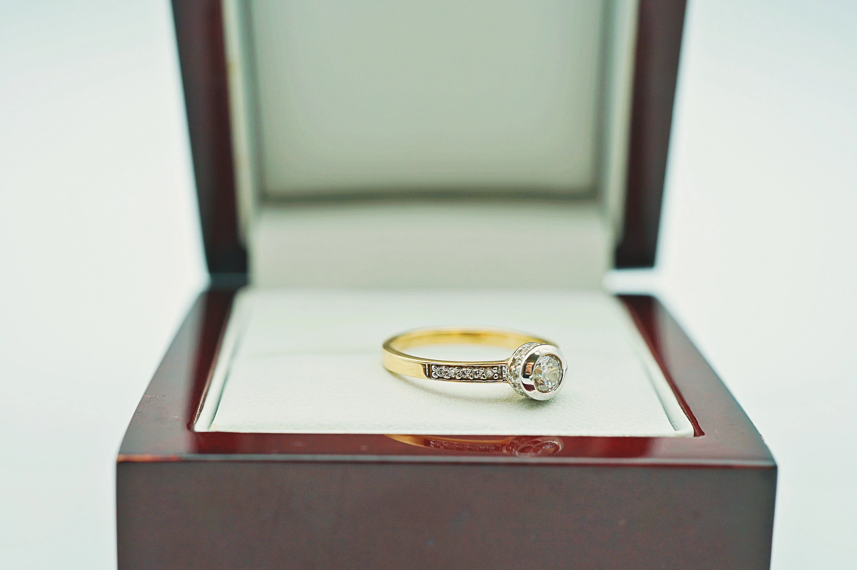 piekny-zloty-pierscionek-585-221g-r10-cyrkonia-kolor-249512-1647429