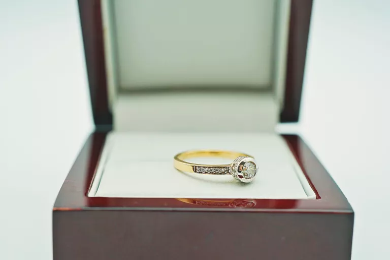 piekny-zloty-pierscionek-585-221g-r10-cyrkonia-kolor-249512-1647429