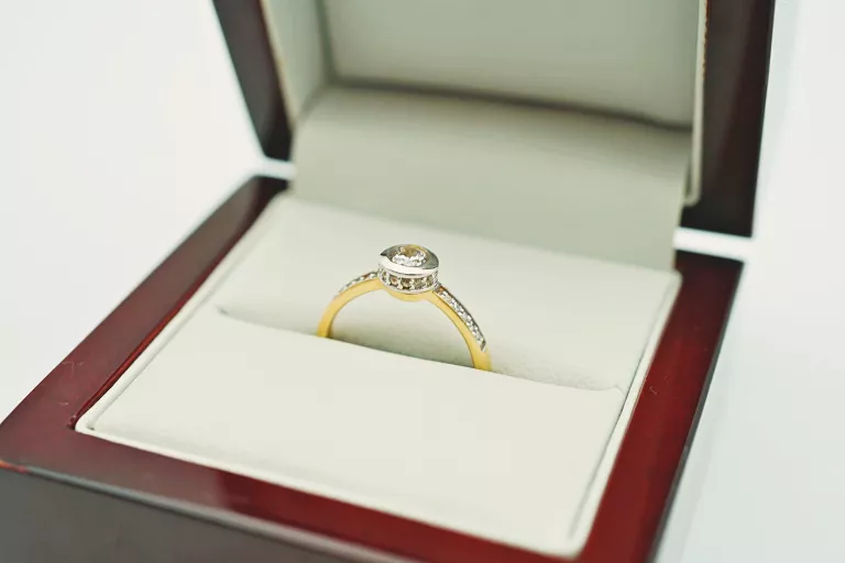 piekny-zloty-pierscionek-585-221g-r10-cyrkonia-material-15835-2